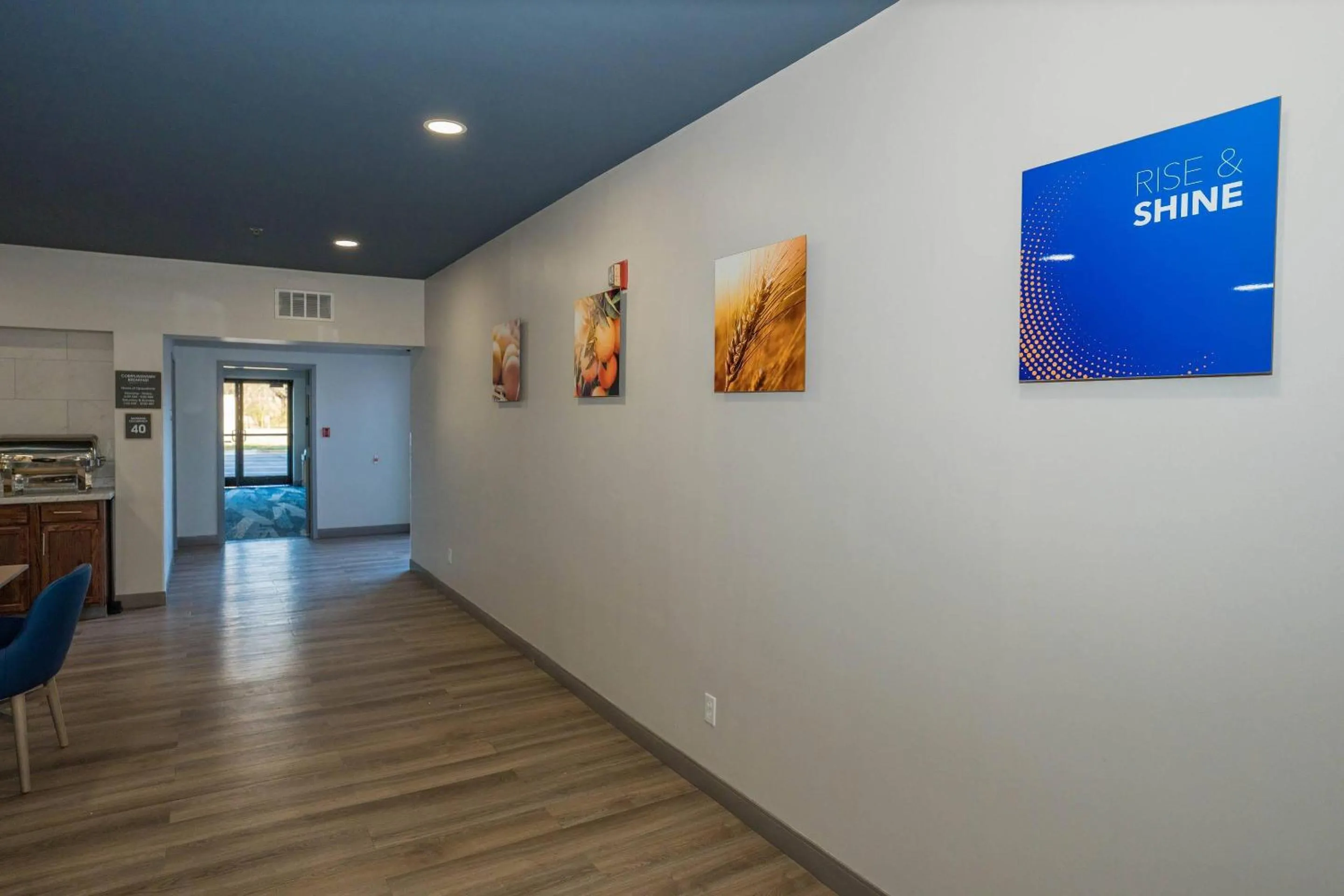 Breakfast in Comfort Inn & Suites River City Decatur