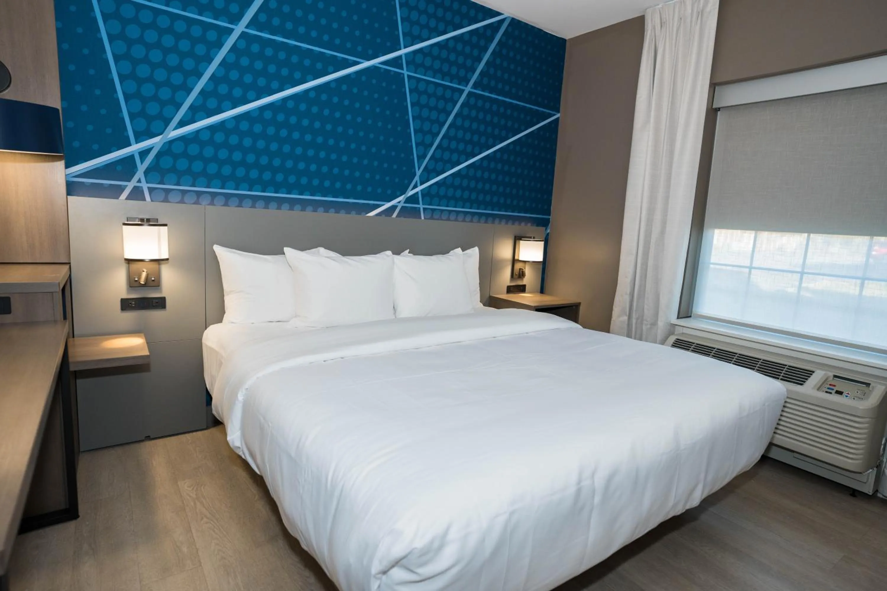 Photo of the whole room, Bed in Comfort Inn & Suites River City Decatur