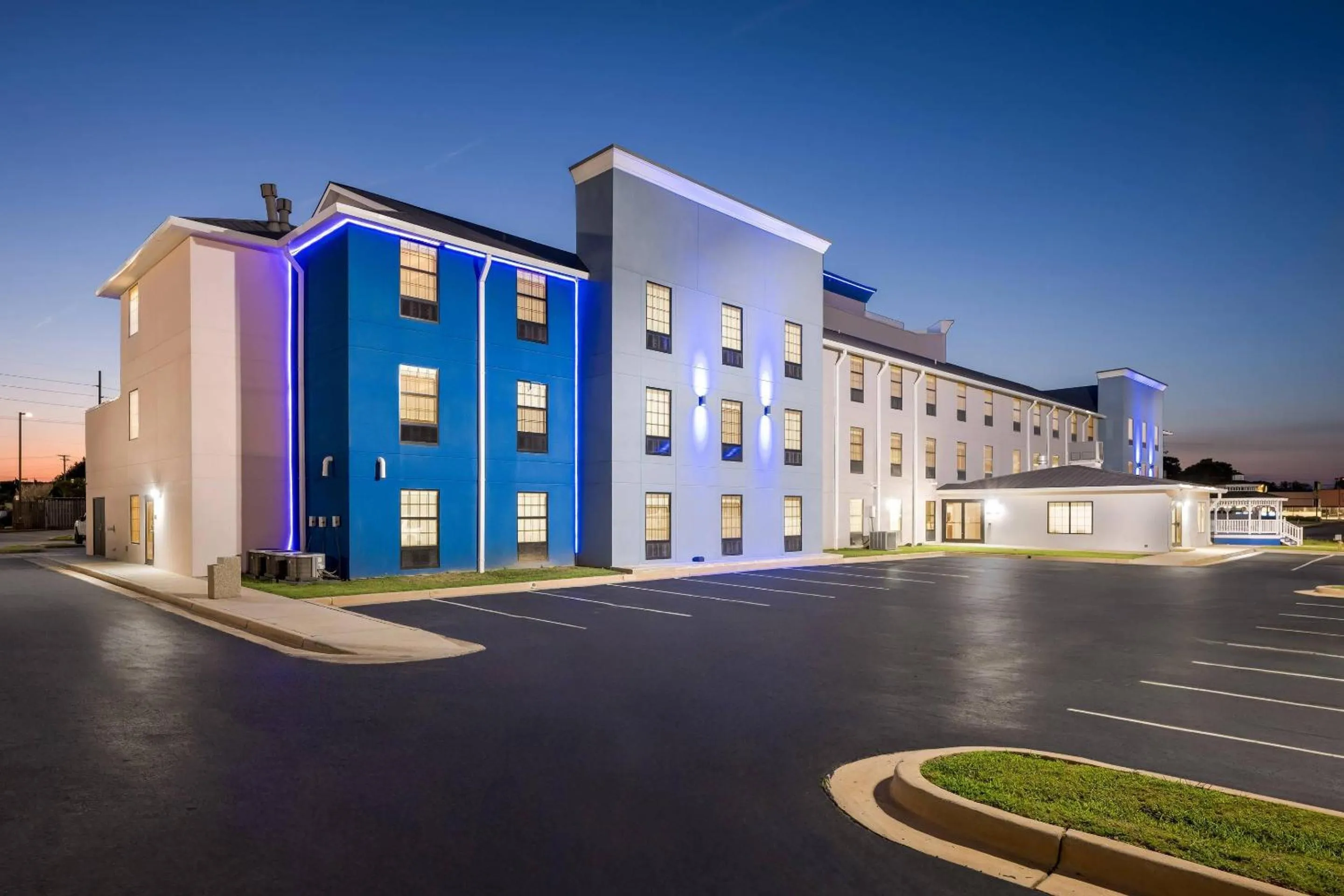 Property building in Comfort Inn & Suites River City Decatur
