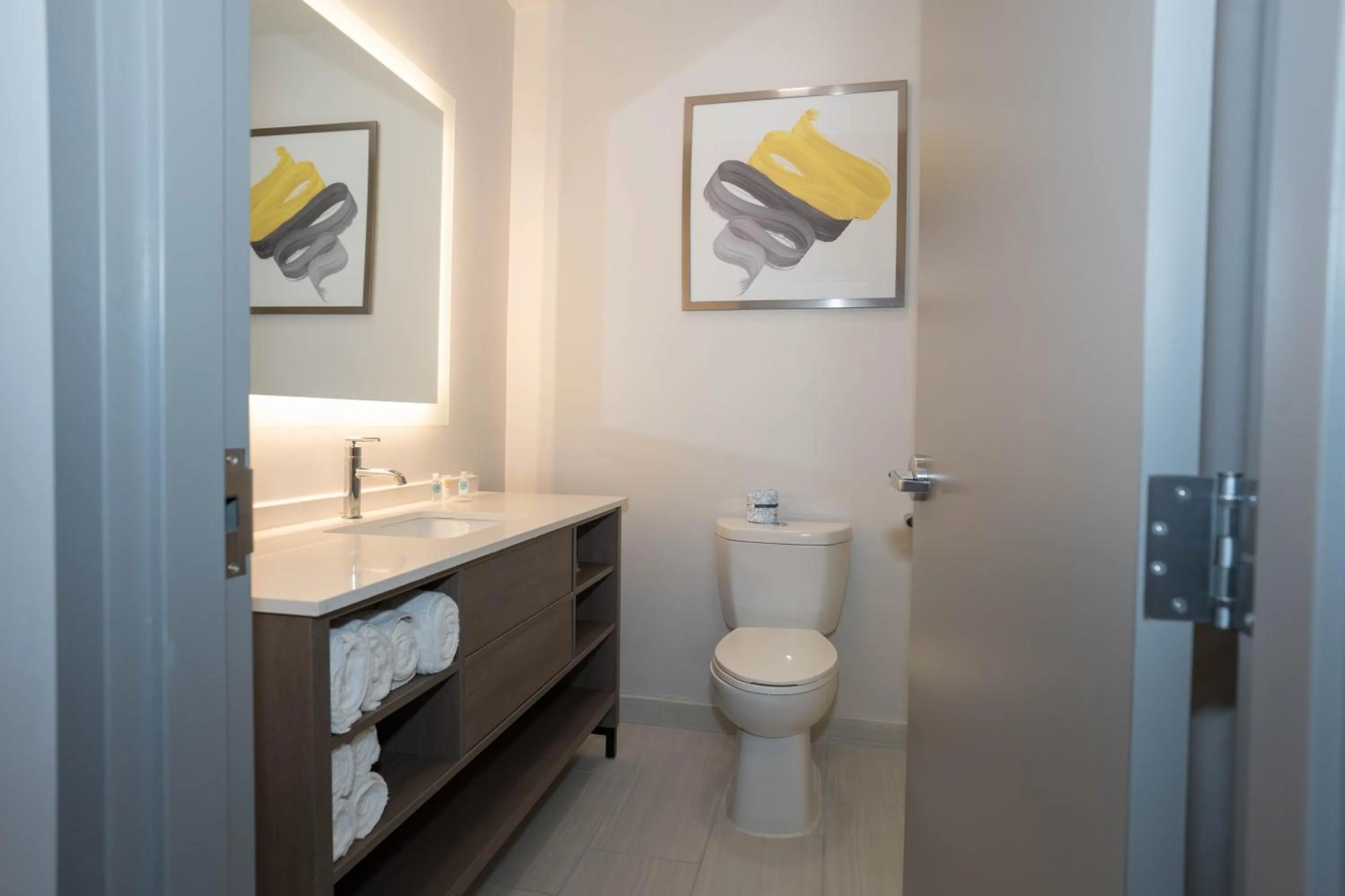 Bathroom in Comfort Inn & Suites River City Decatur