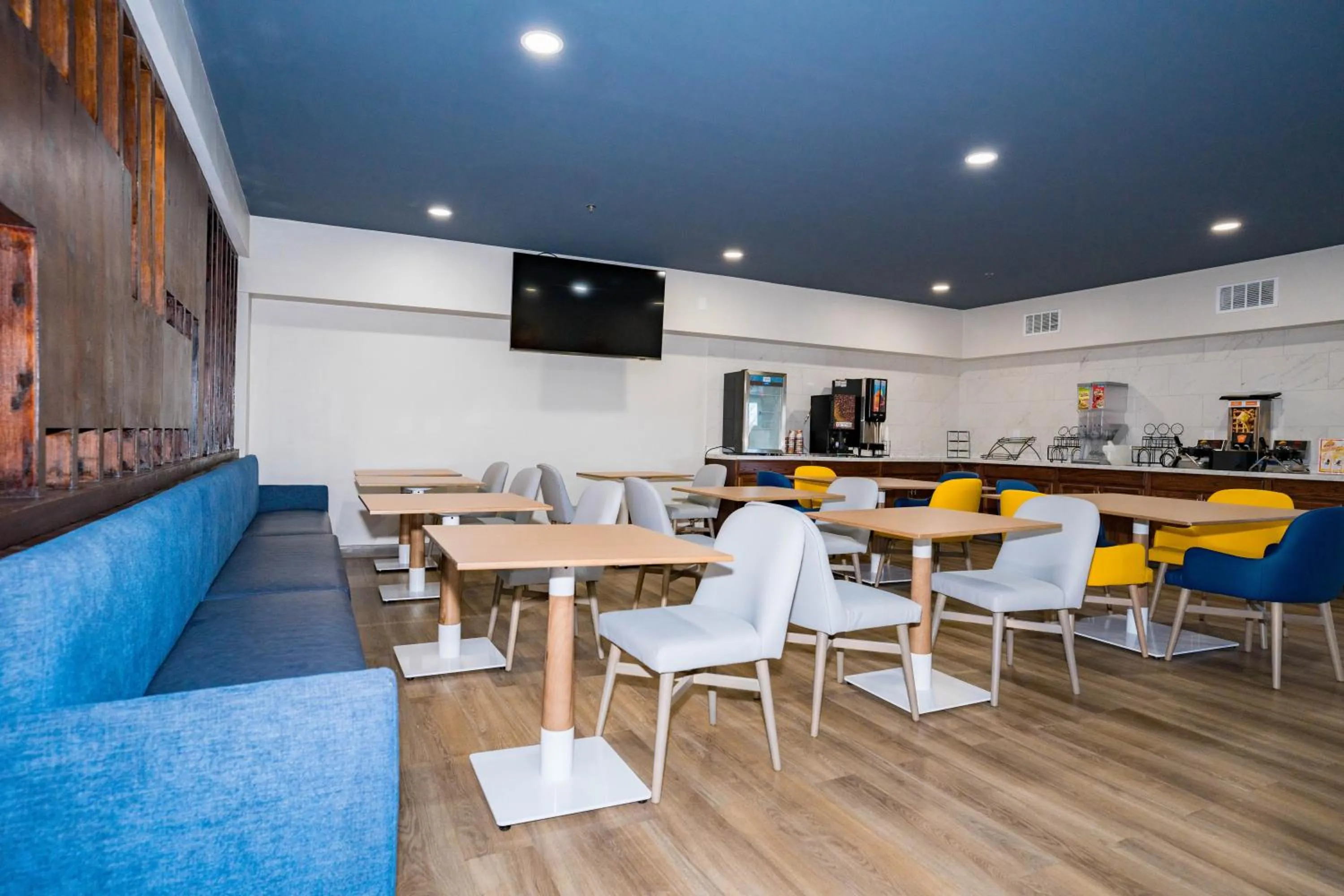 Seating area in Comfort Inn & Suites River City Decatur
