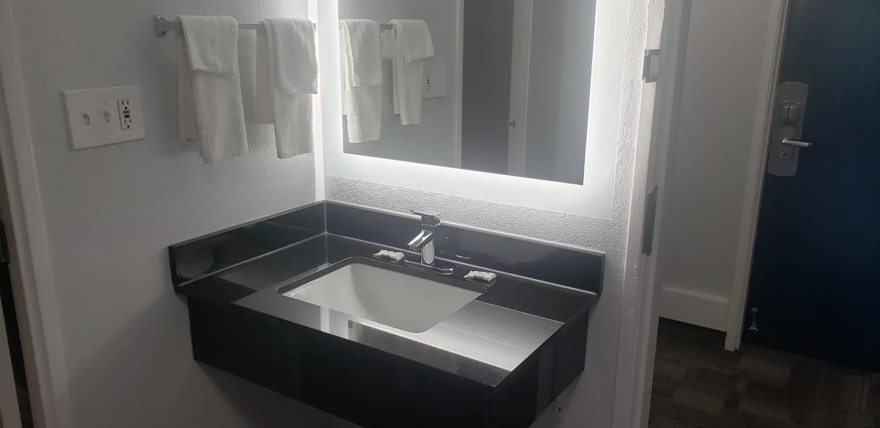 Standard Queen Room - Non-Smoking in Motel 6 Mobile, AL - Airport Blvd Standard Queen Room - Non-Smoking in Motel 6 Mobile, AL - Airport Blvd