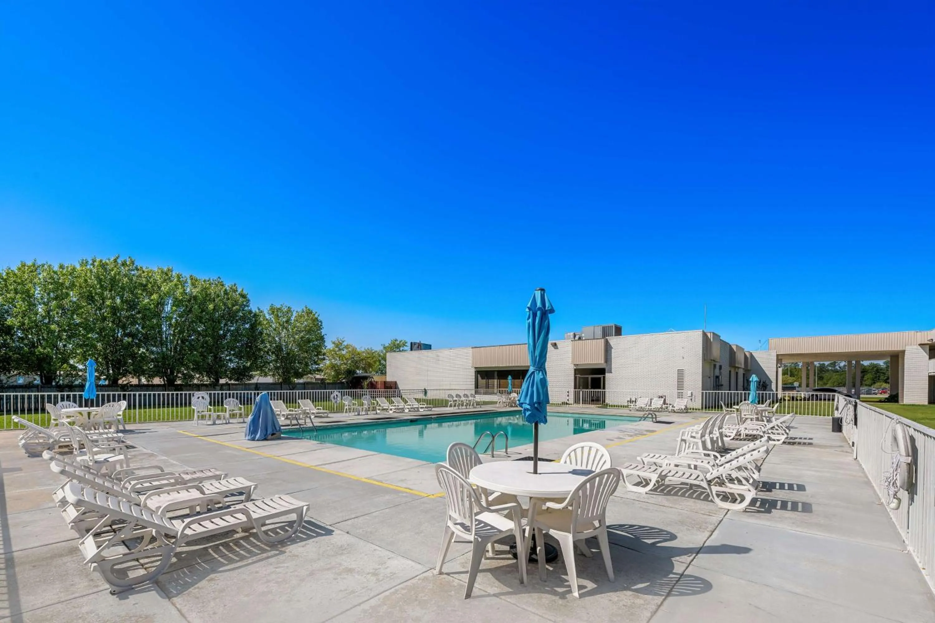 Pool view in Motel 6-Hamilton, AL