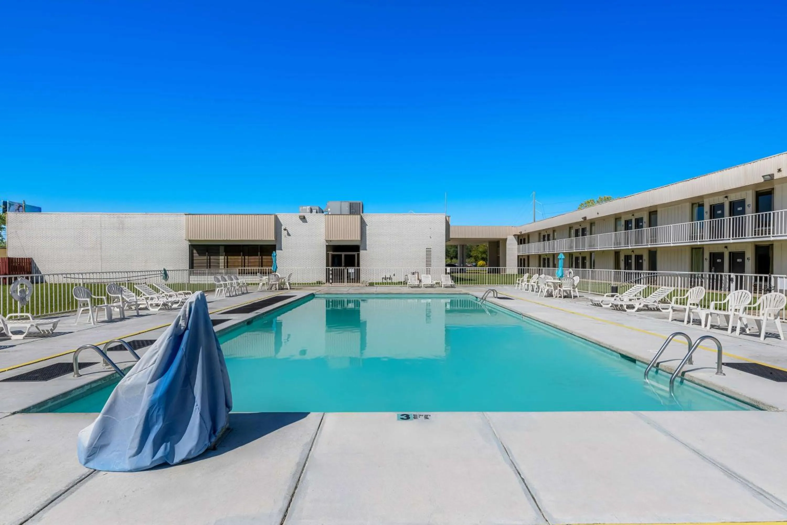 Pool view in Motel 6-Hamilton, AL