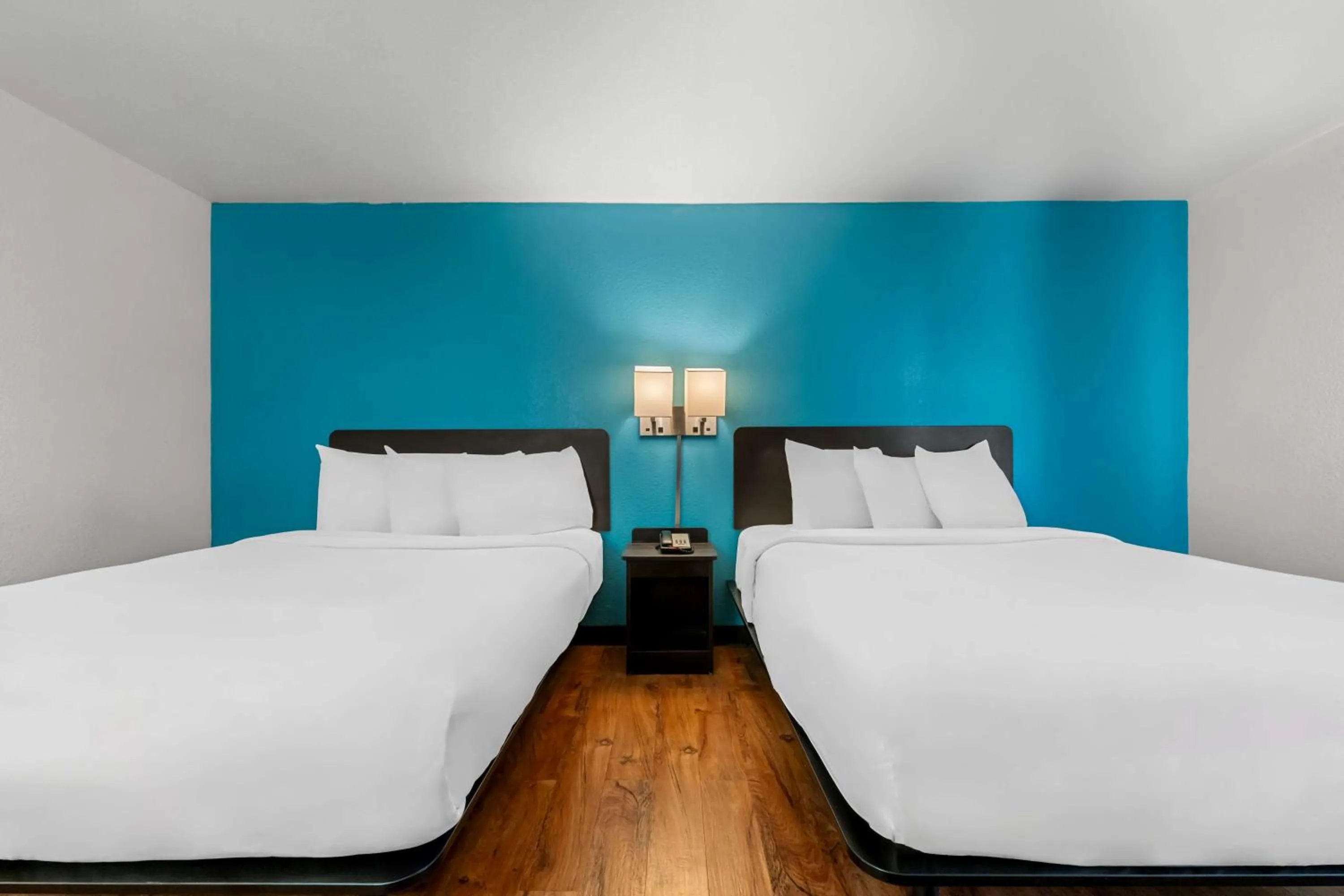 Bedroom, Bed in Americas Best Value Inn Hamilton