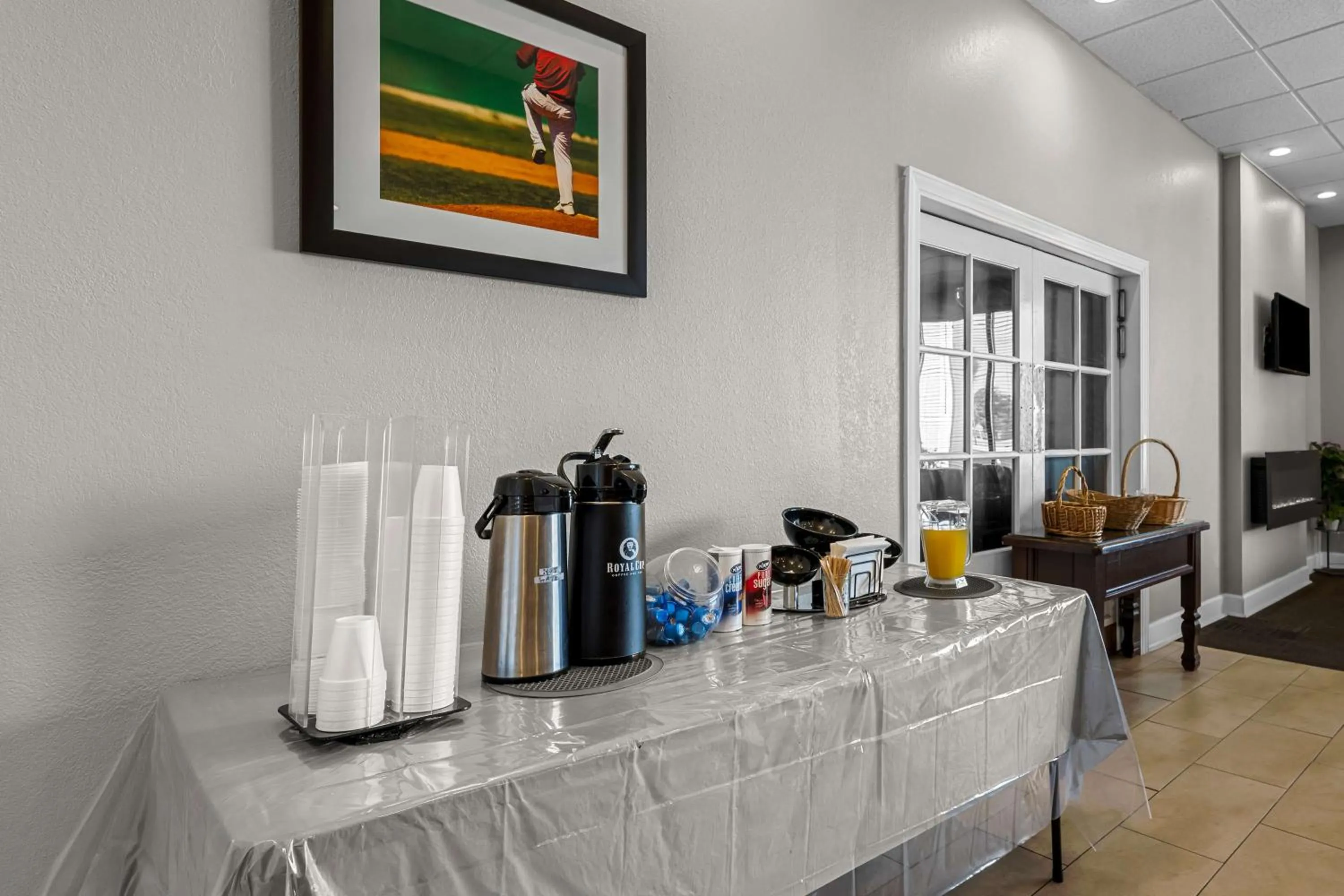 Breakfast in Americas Best Value Inn Hamilton