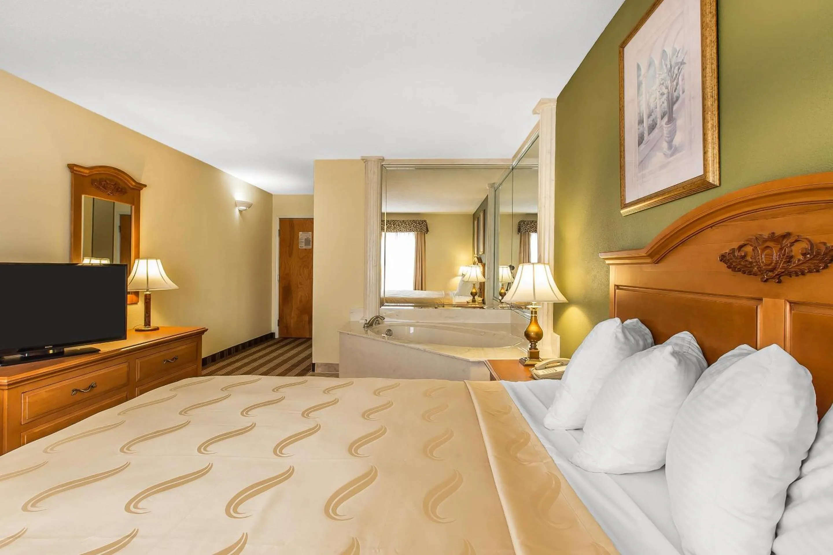 Bedroom, Bed in Quality Inn Hanceville US Hwy 31