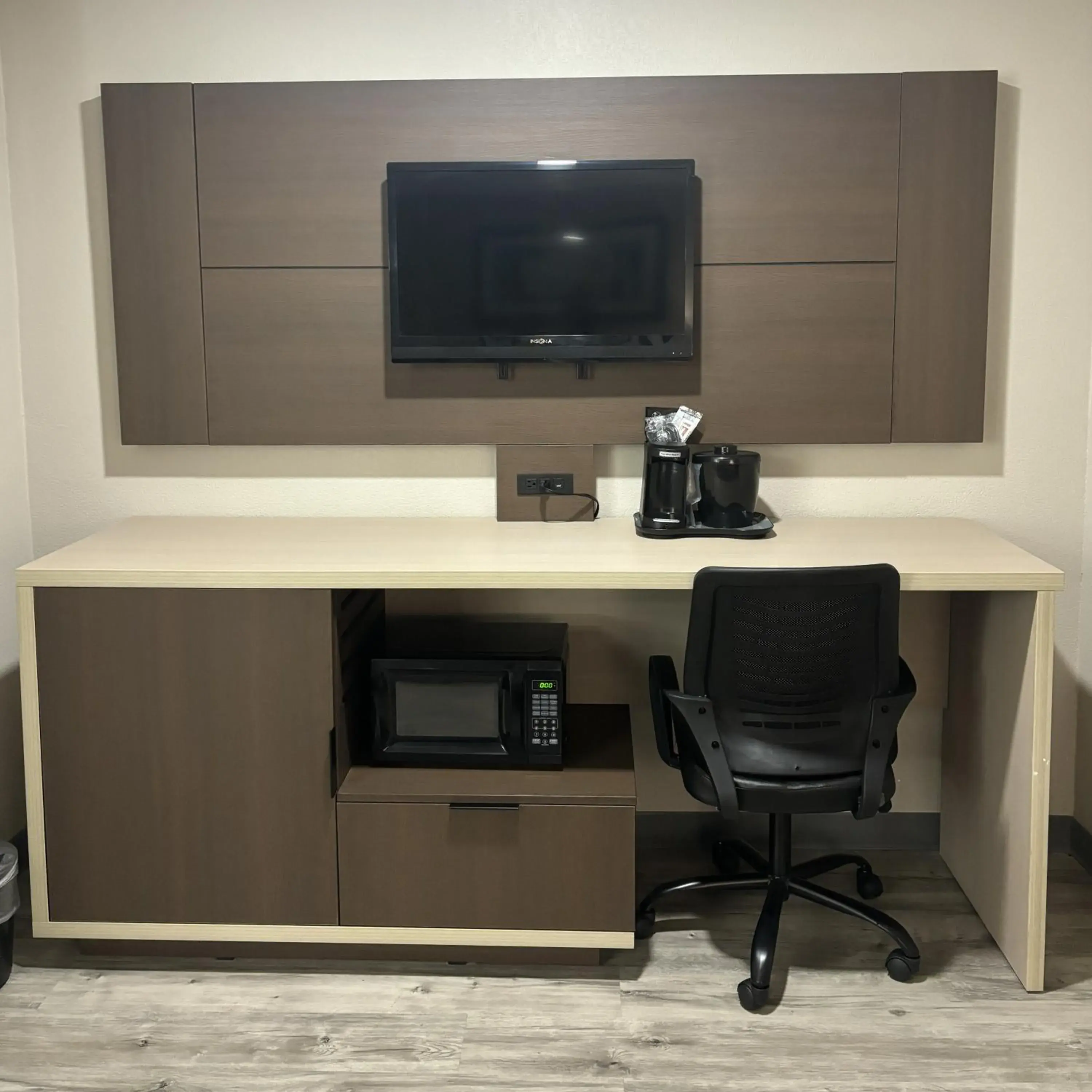 King Suite with Sofa Bed - Non Smoking in Quality Inn & Suites at Airport Blvd I-65 King Suite with Sofa Bed - Non Smoking in Quality Inn & Suites at Airport Blvd I-65