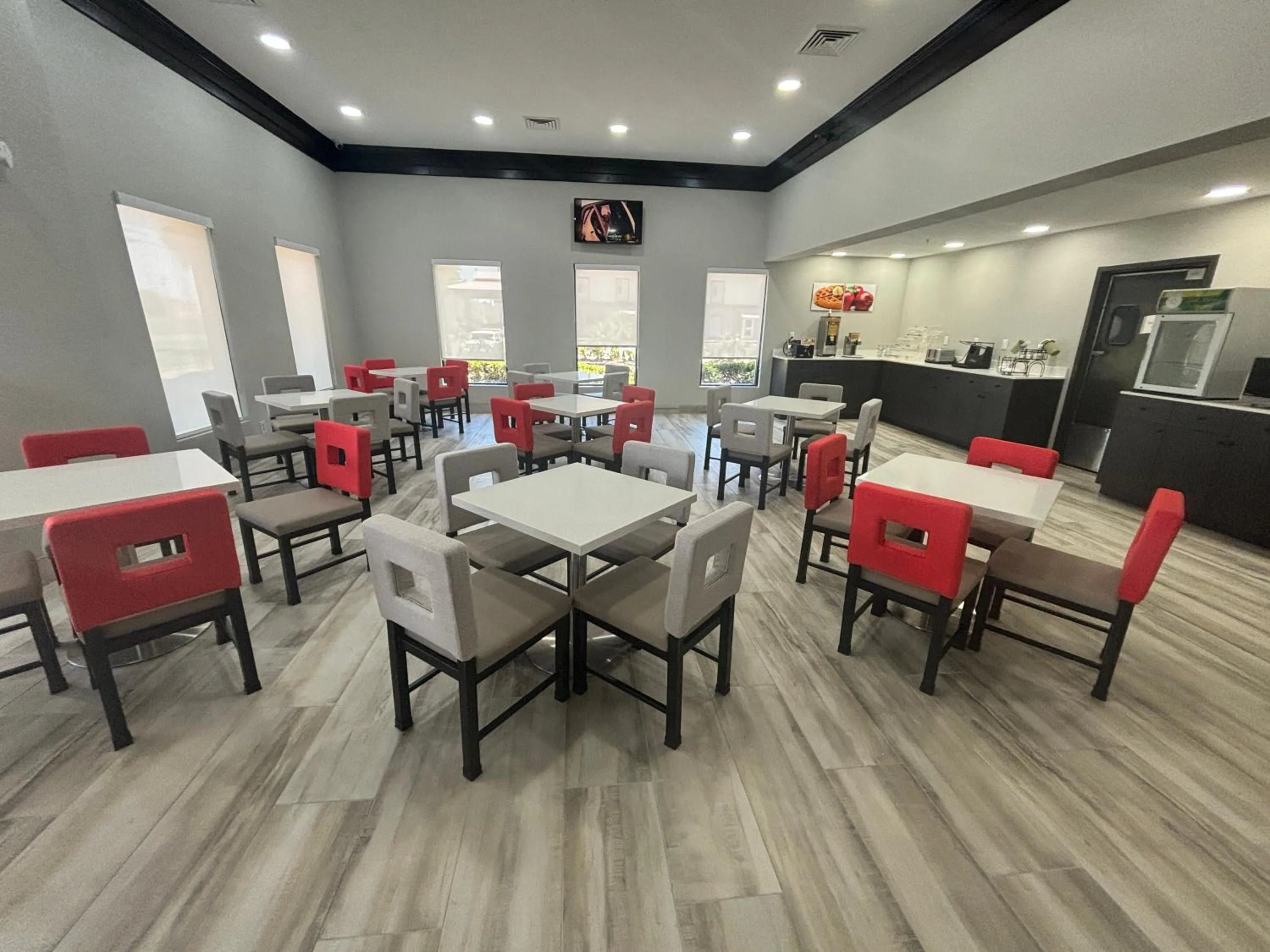 Breakfast in Quality Inn & Suites at Airport Blvd I-65