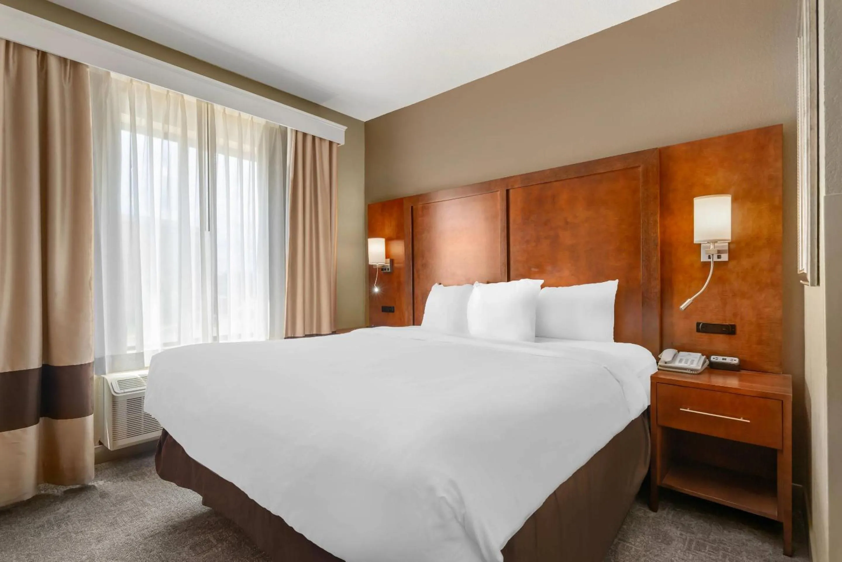 Bedroom, Bed in Comfort Suites Oxford I-20 exit 188