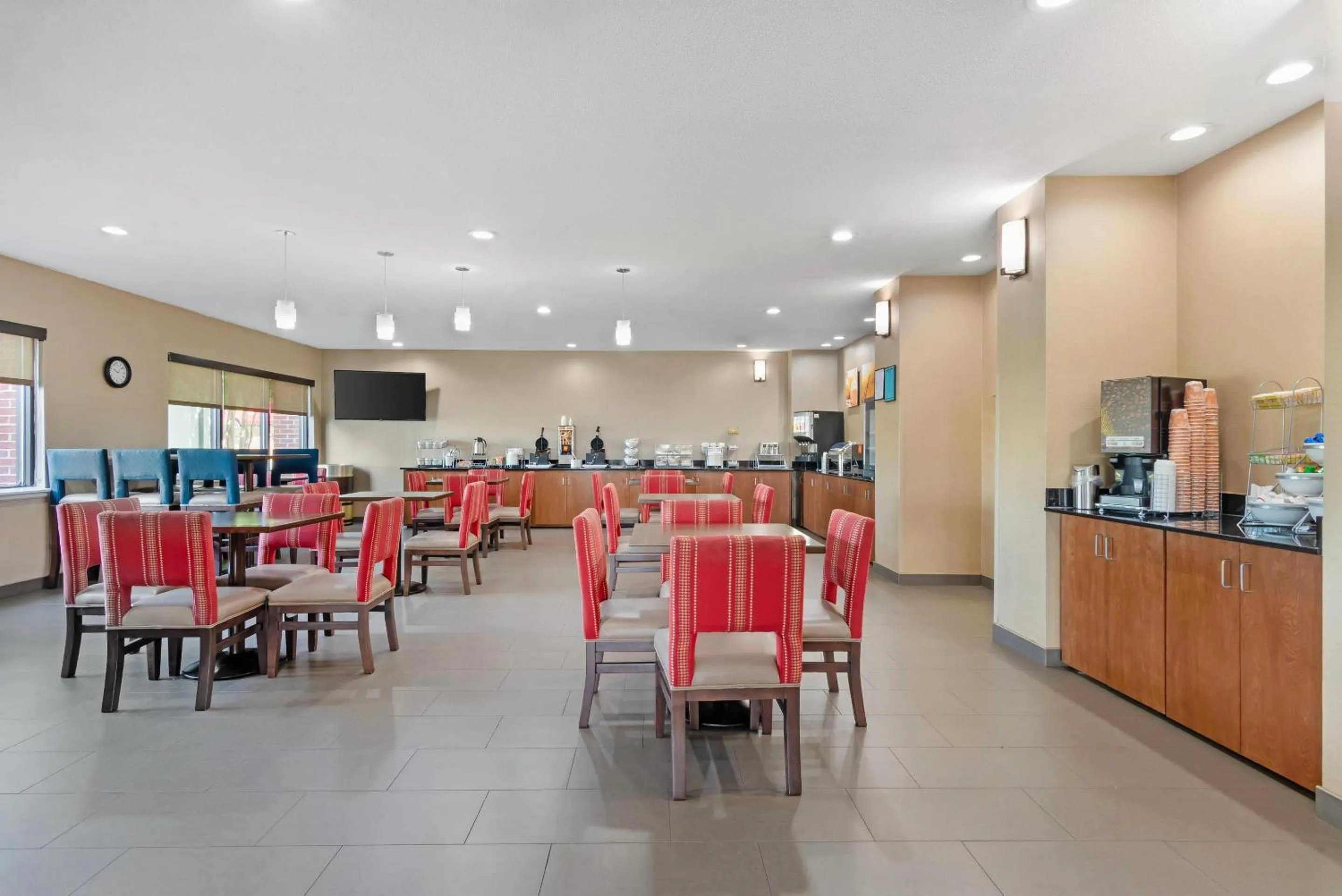 Breakfast in Comfort Suites Oxford I-20 exit 188