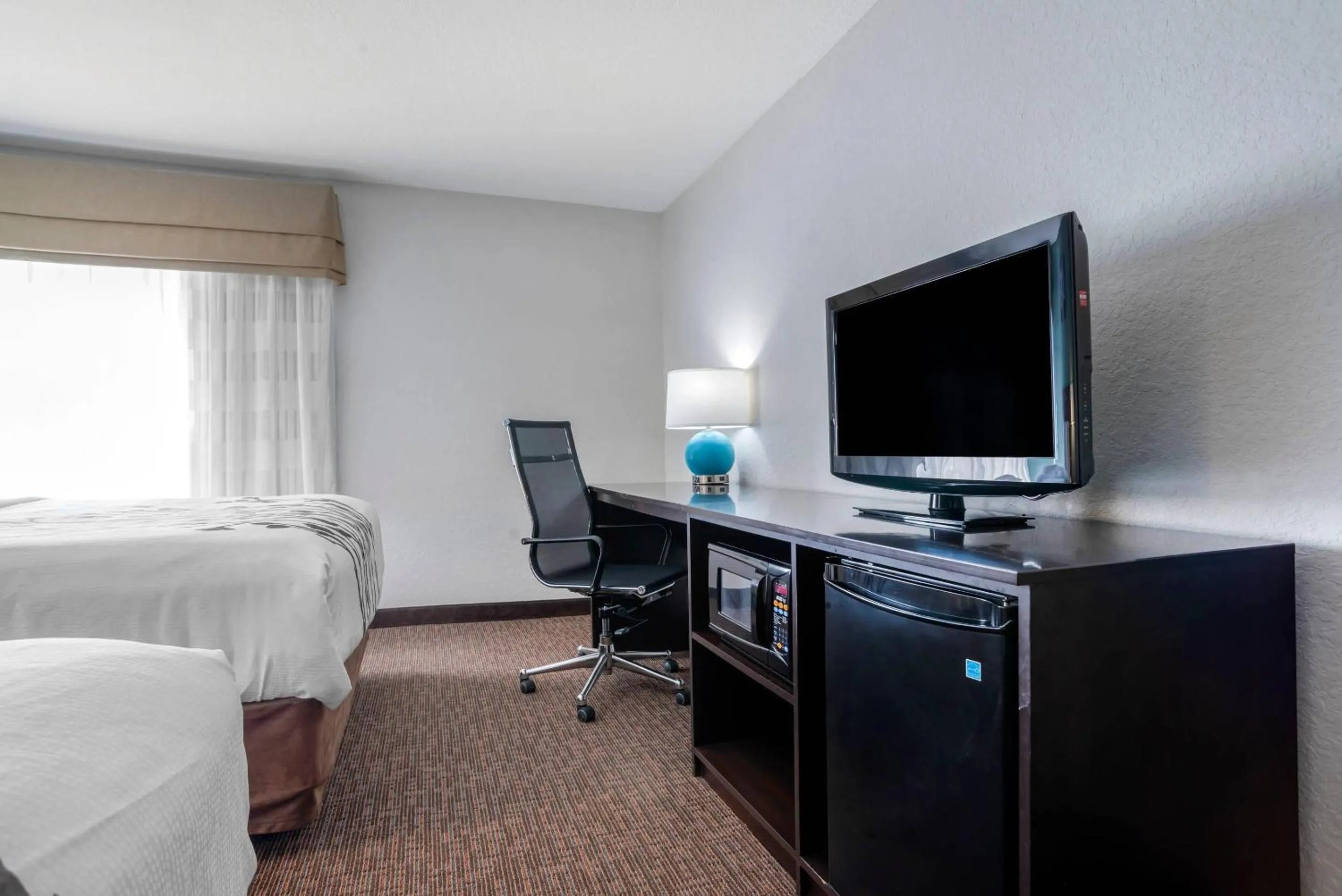 Bedroom, Bed in Sleep Inn & Suites Auburn Campus Area I-85