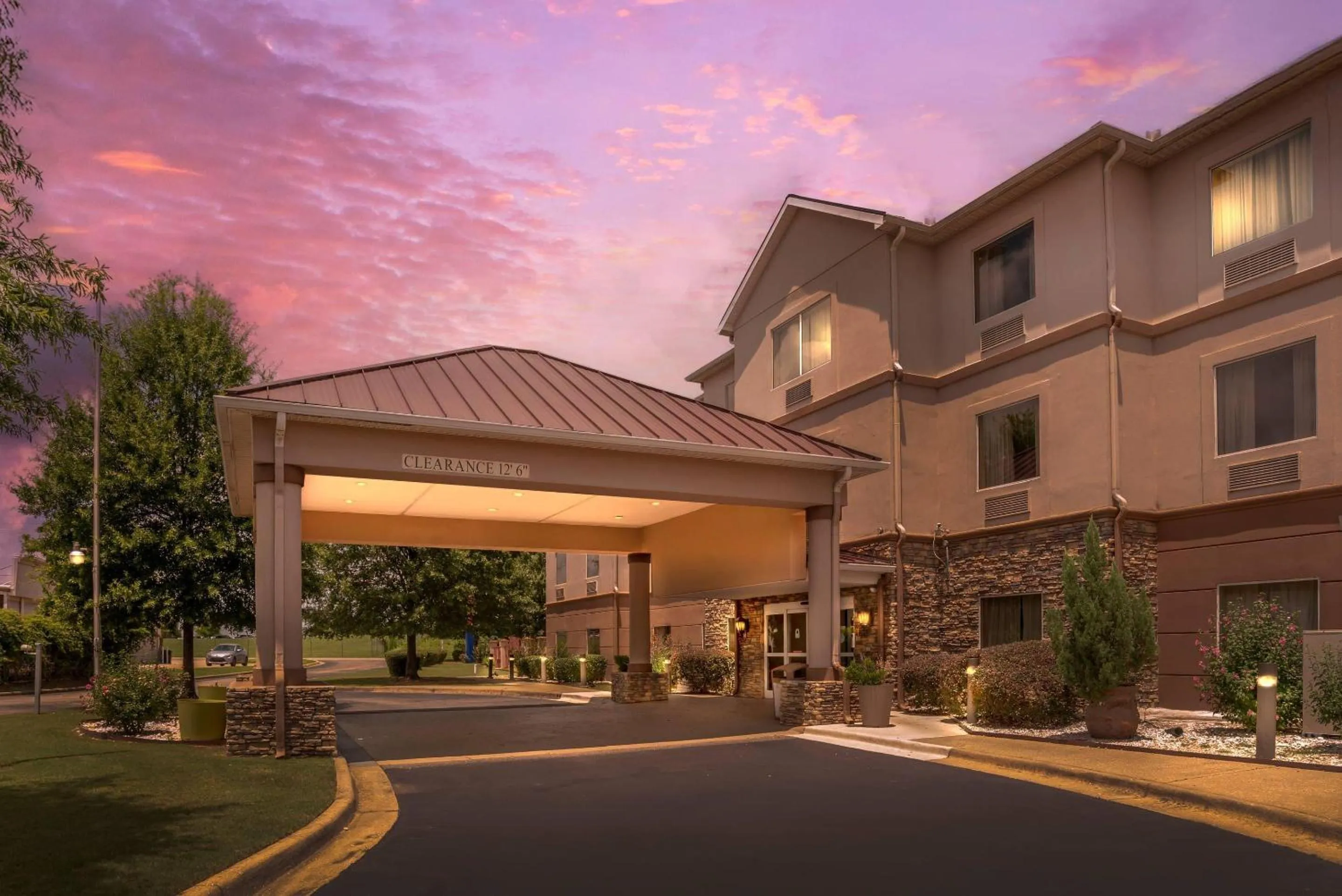 Property building in Comfort Suites Montgomery East Monticello Dr