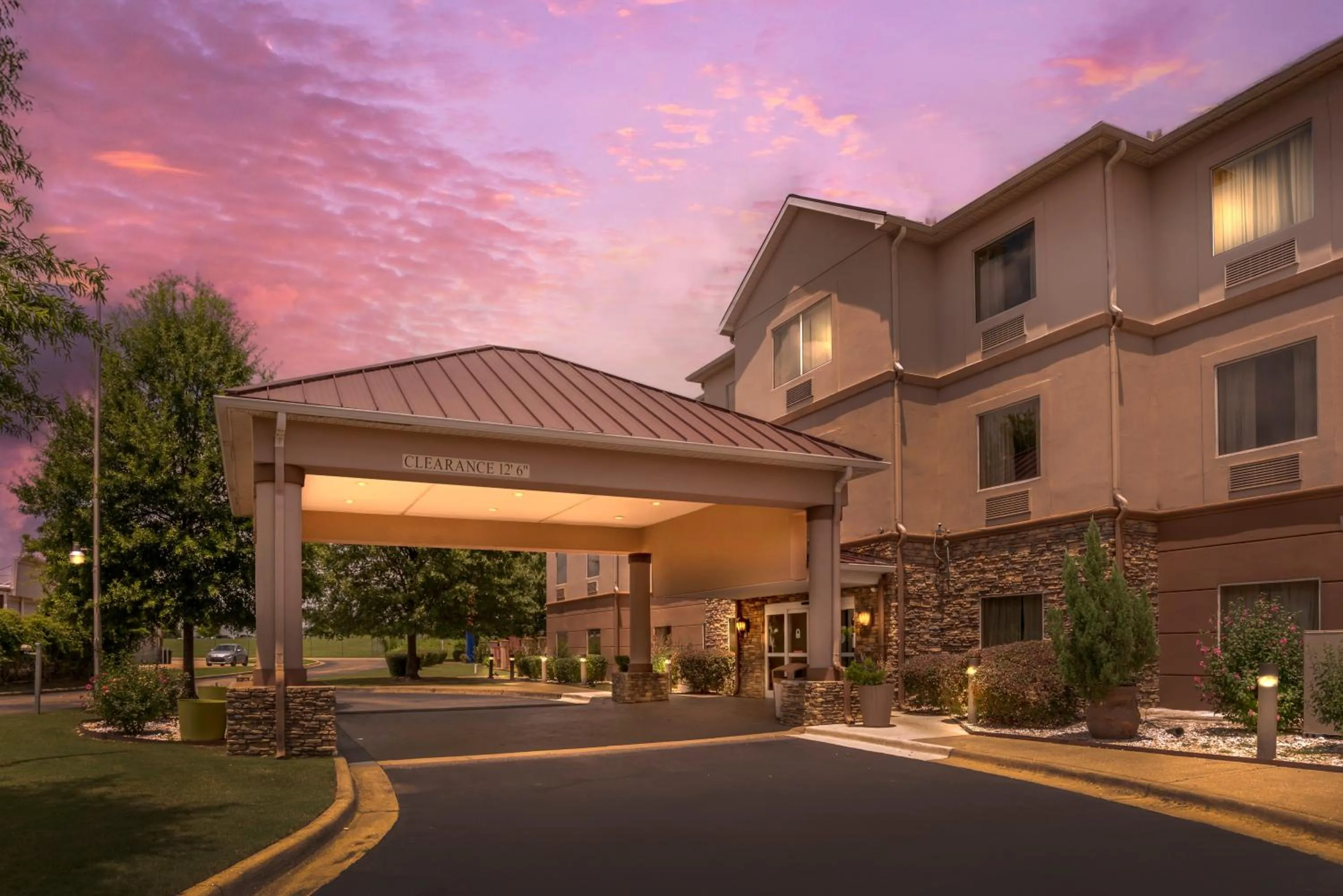 Property building in Comfort Suites Montgomery East Monticello Dr