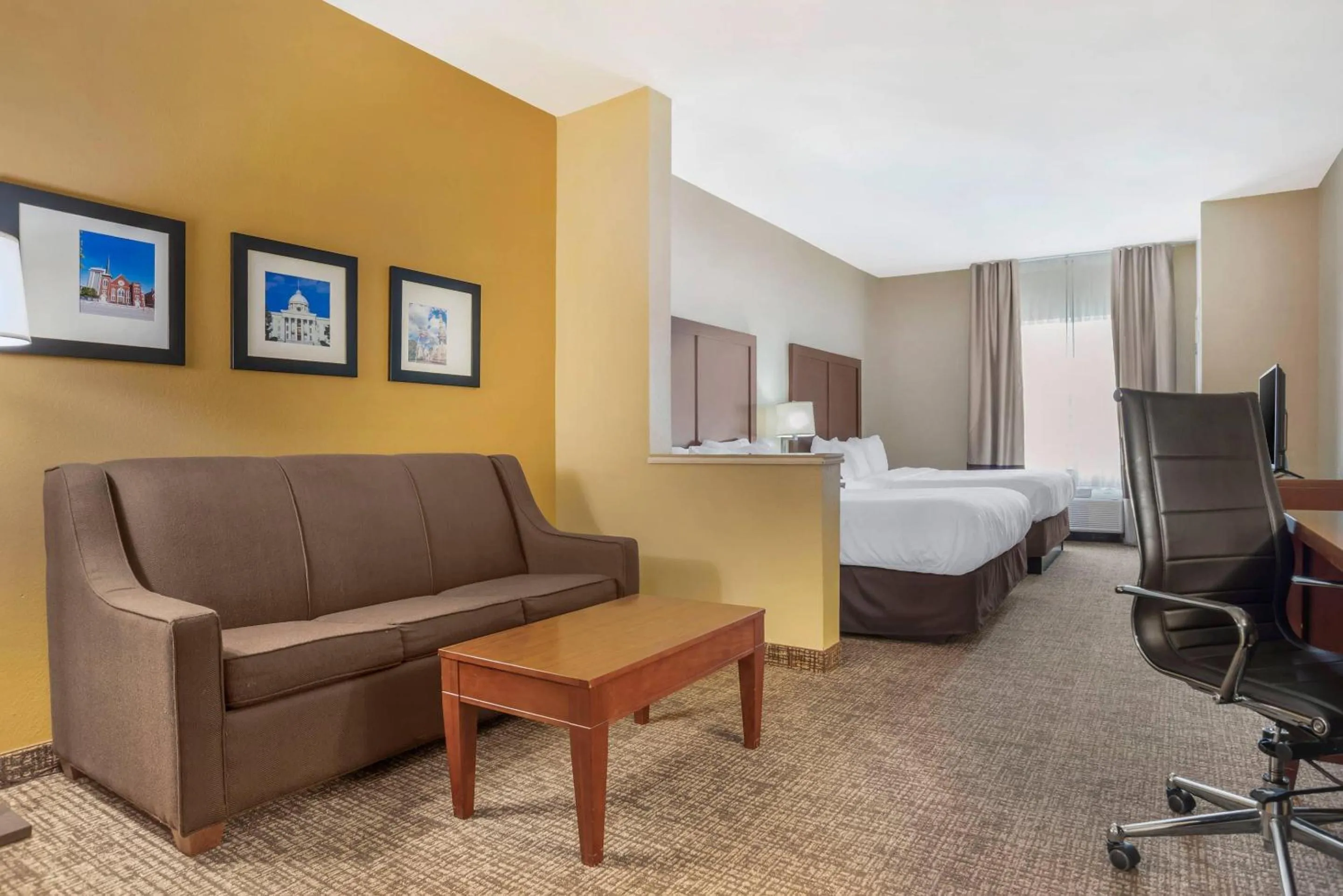 Bedroom, Bed in Comfort Suites Montgomery East Monticello Dr