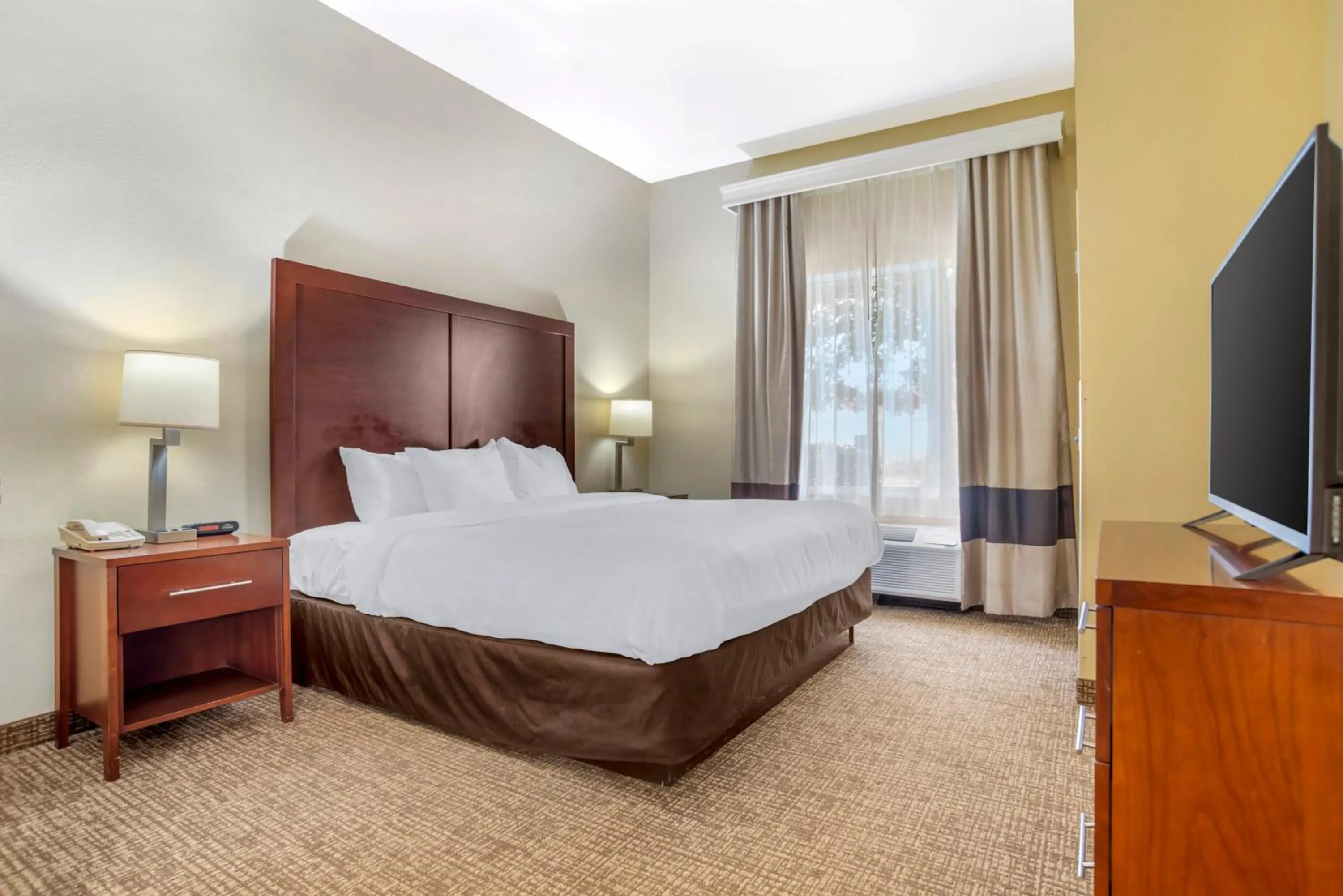 Bed in Comfort Suites Montgomery East Monticello Dr