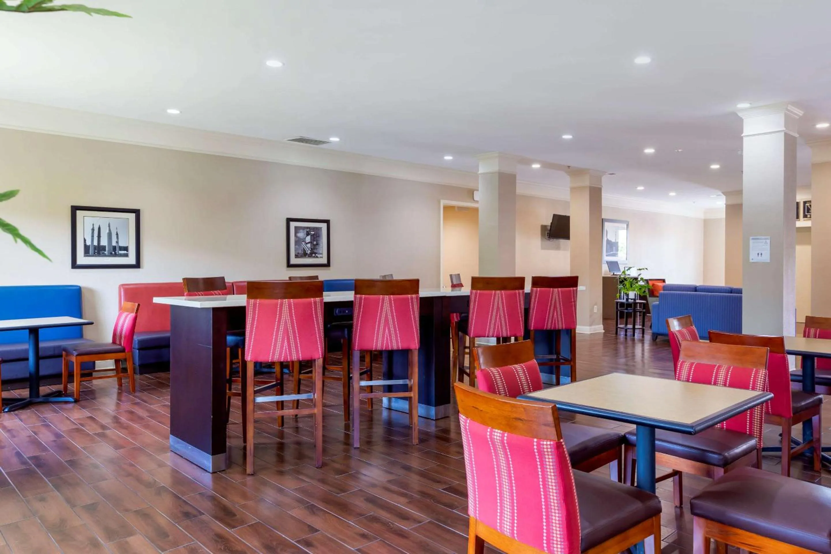 Breakfast in Comfort Inn near University