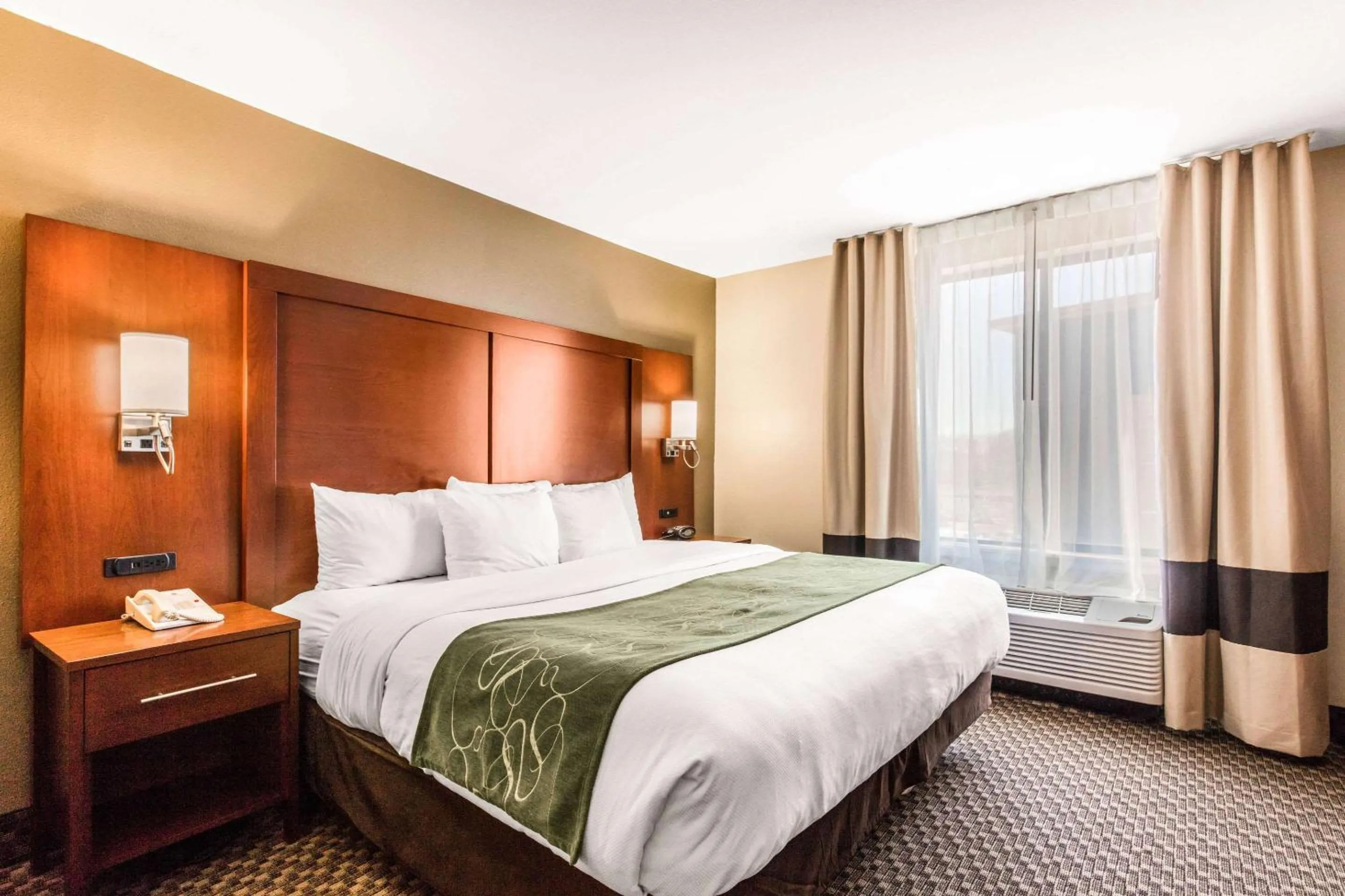 Bed in Comfort Suites Tuscaloosa near University