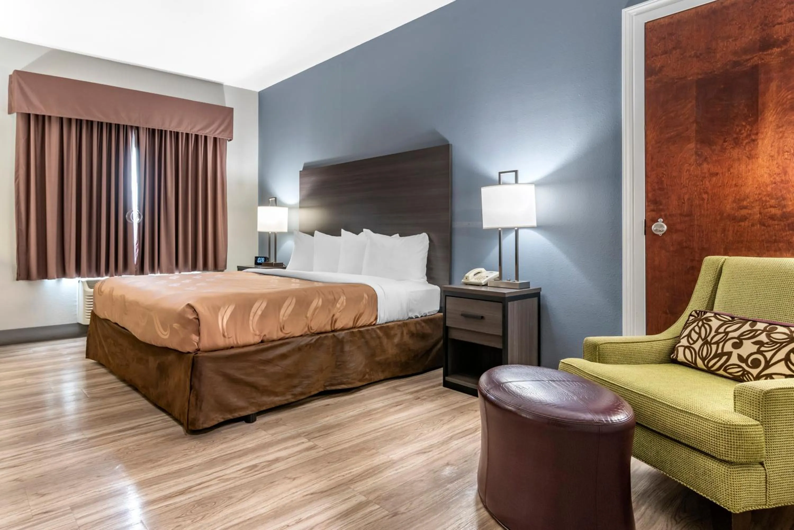 Bedroom, Bed in Quality Inn & Suites Demopolis