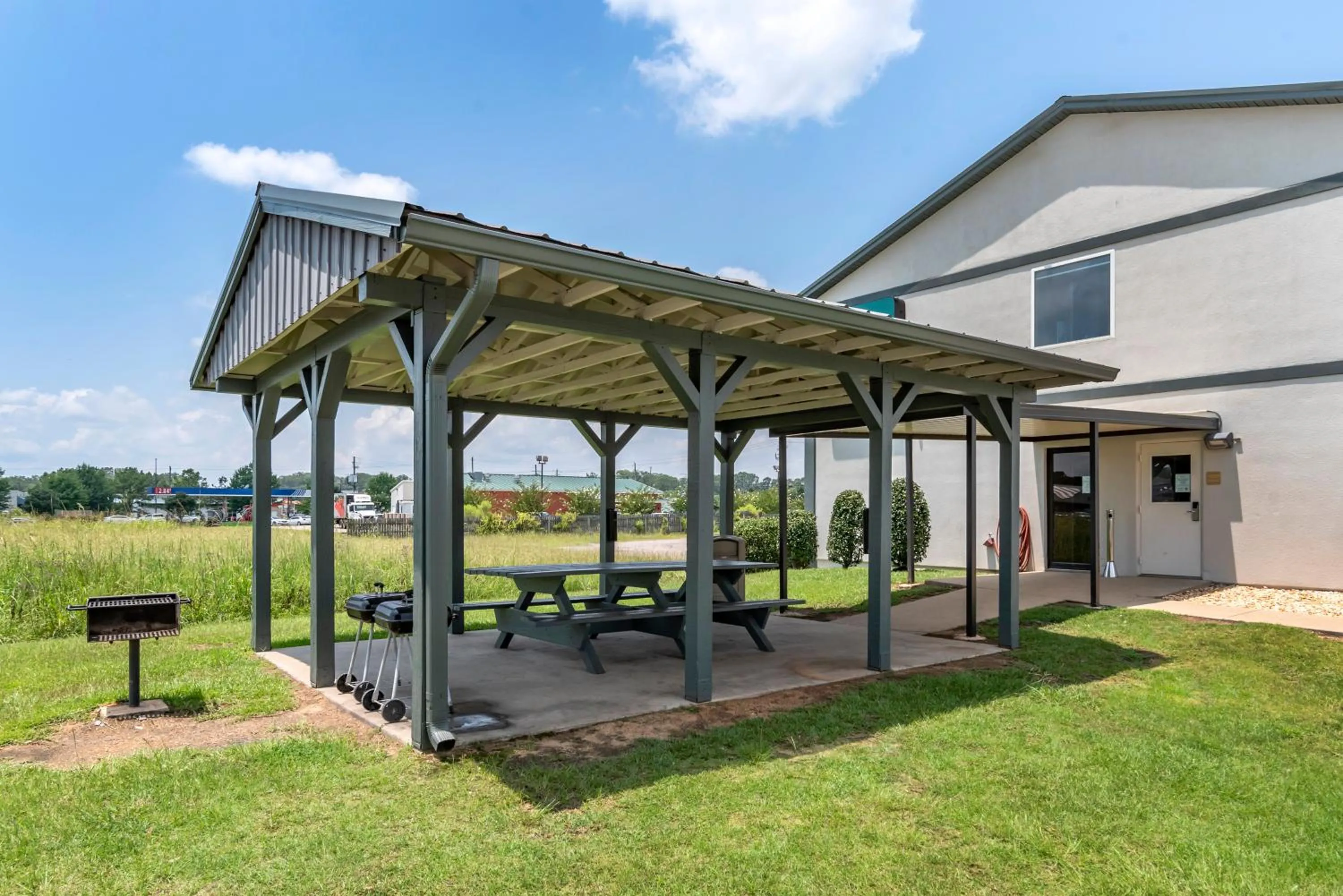 Seating area in Quality Inn & Suites Demopolis