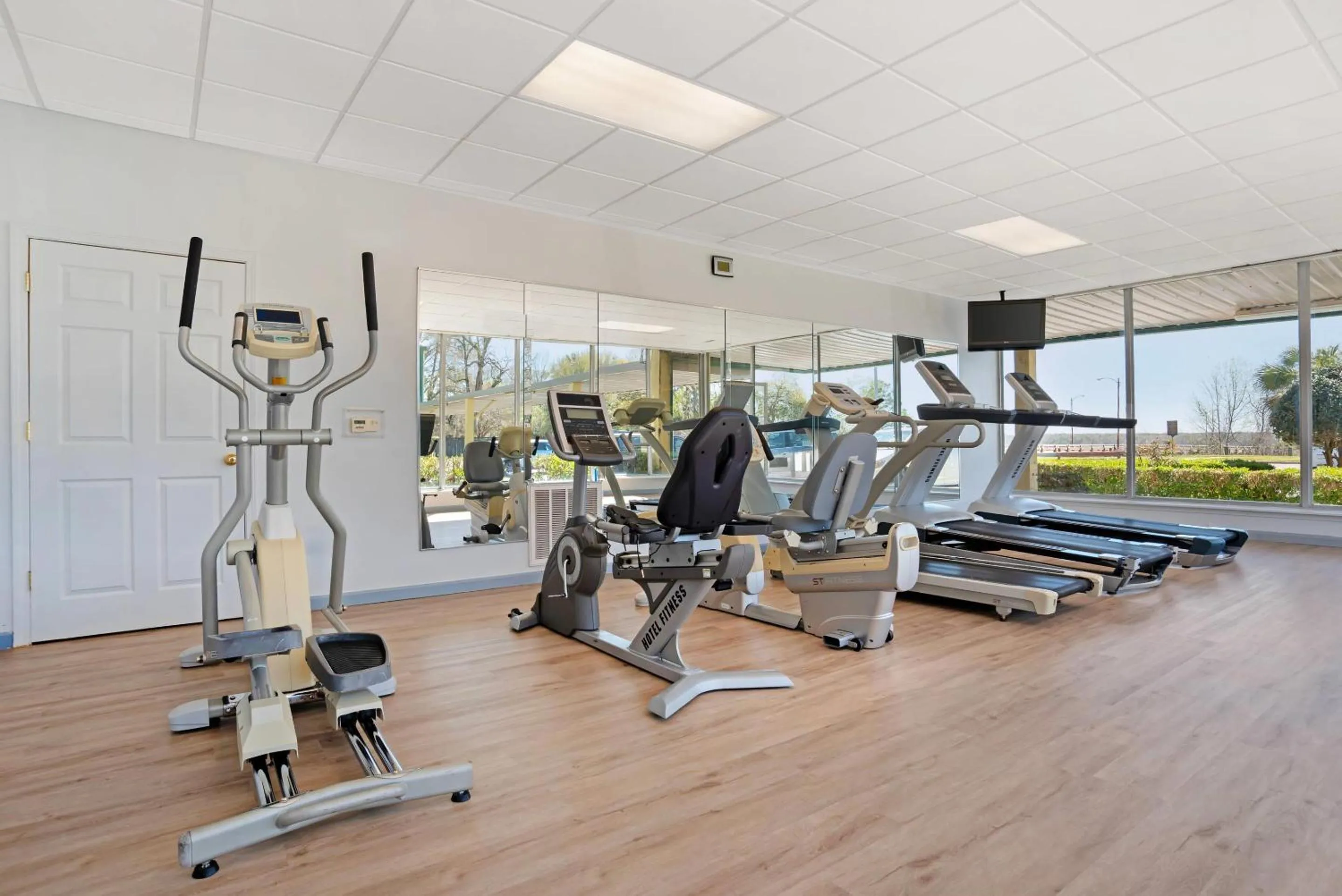 Fitness centre/facilities in Quality Inn & Suites near Lake Eufaula