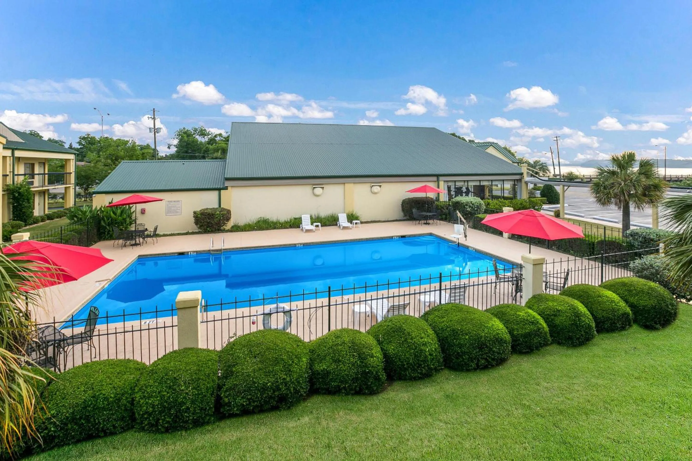Swimming pool in Quality Inn & Suites near Lake Eufaula