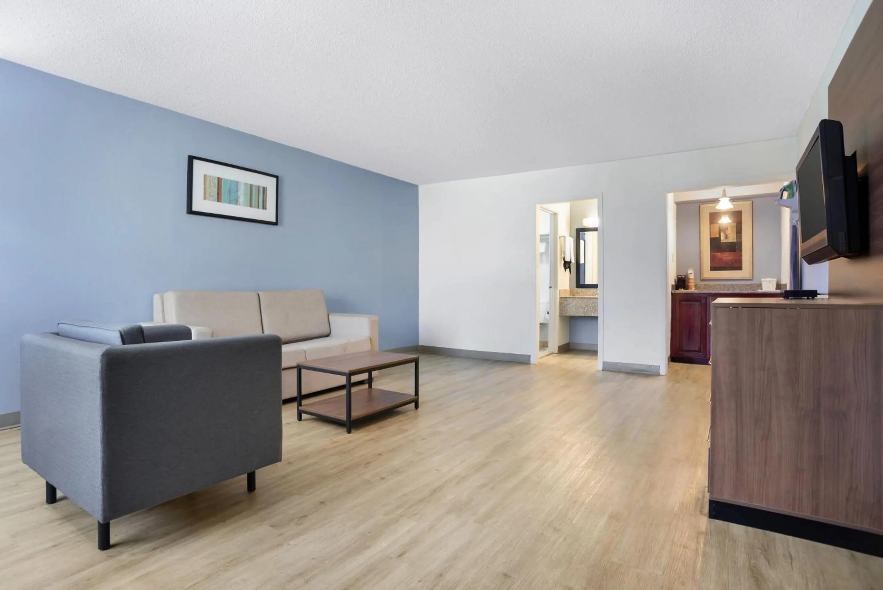 Bedroom in Quality Inn & Suites near Lake Eufaula