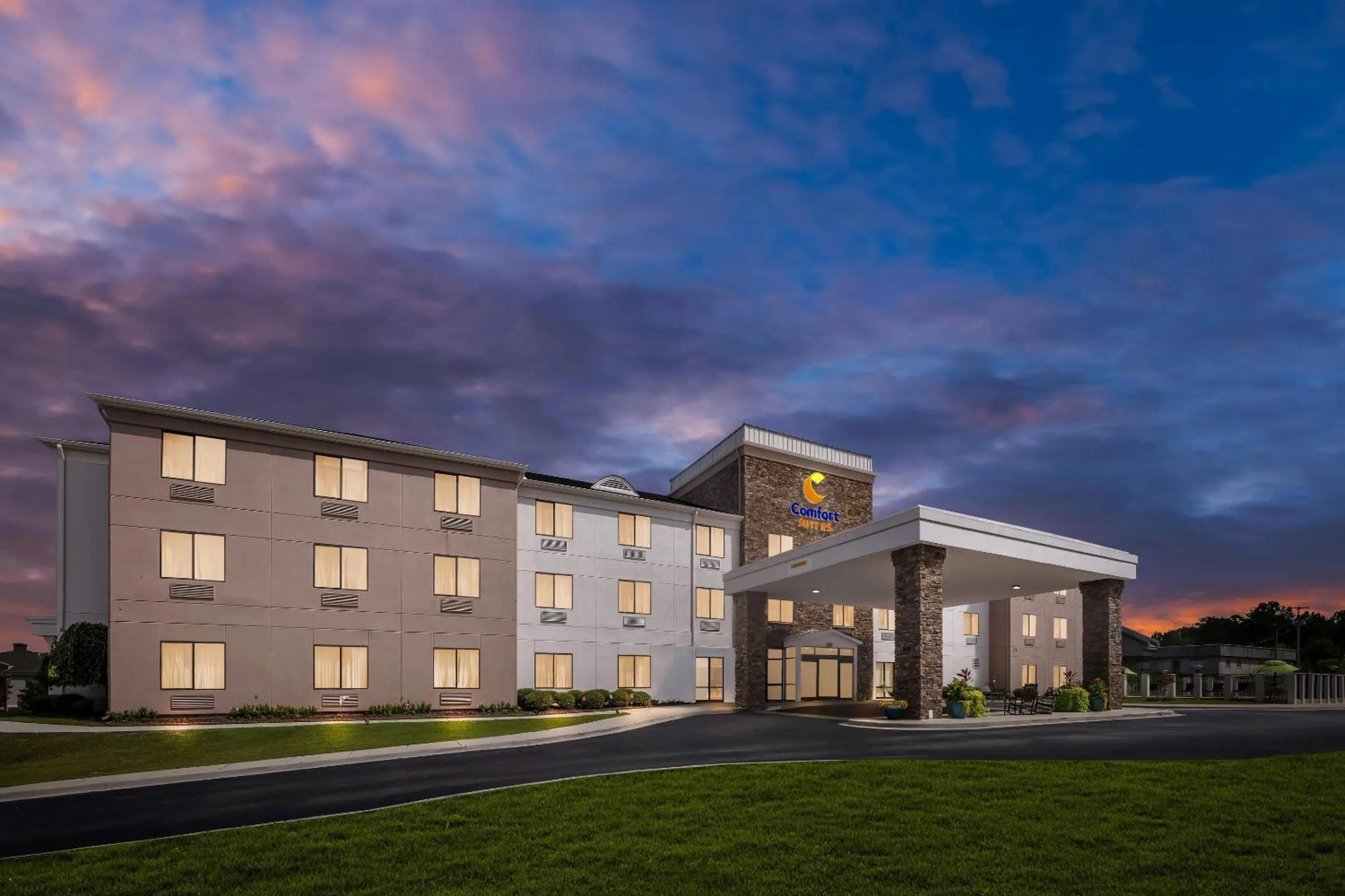 Property building in Comfort Suites Cullman I-65 Exit 310