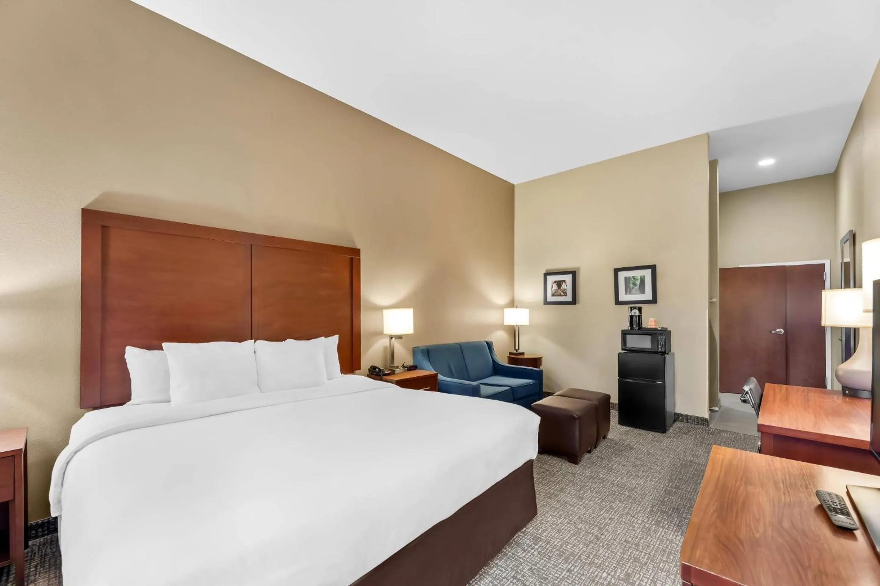 Bedroom in Comfort Inn & Suites Tuscumbia-Muscle Shoals