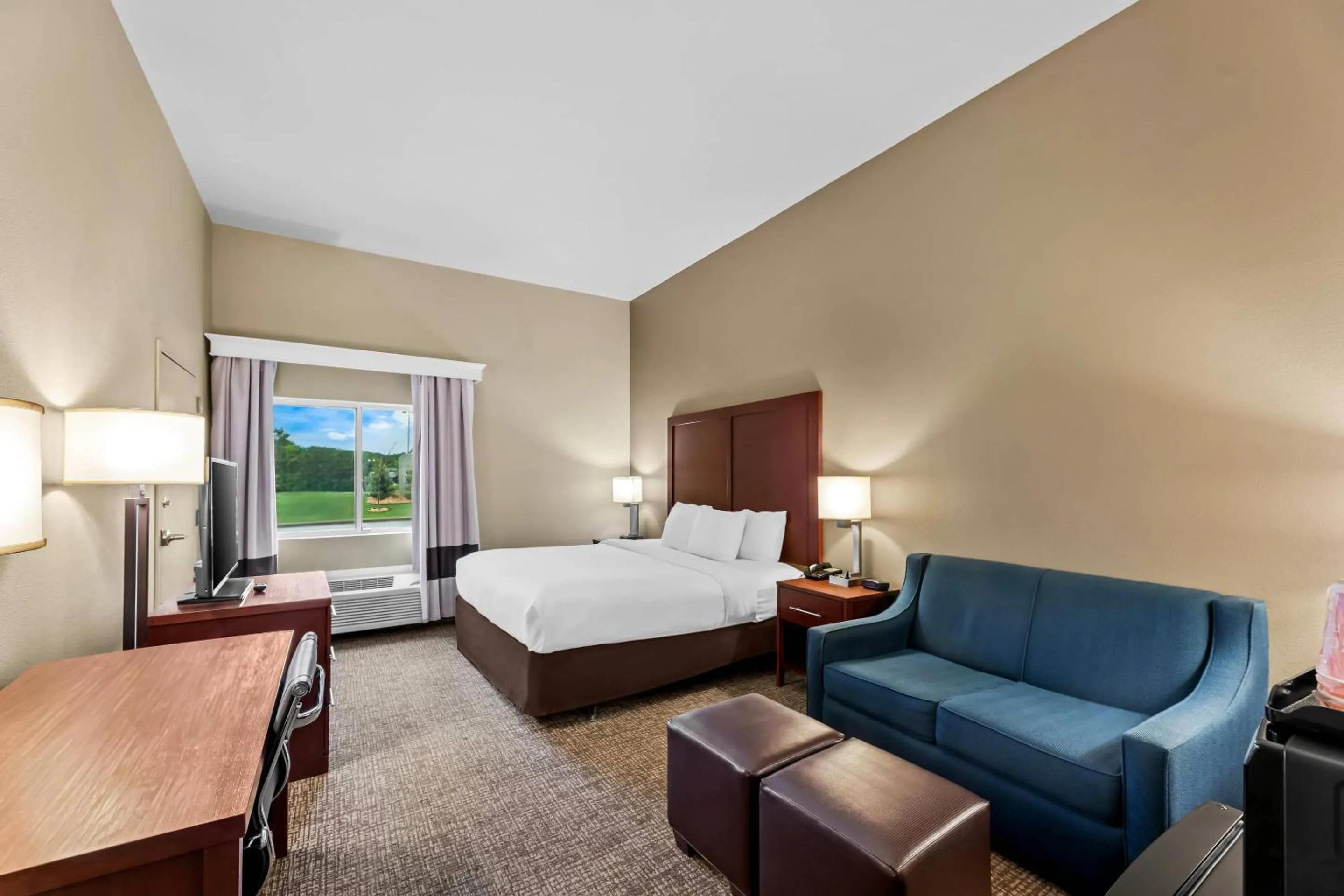 Bedroom in Comfort Inn & Suites Tuscumbia-Muscle Shoals