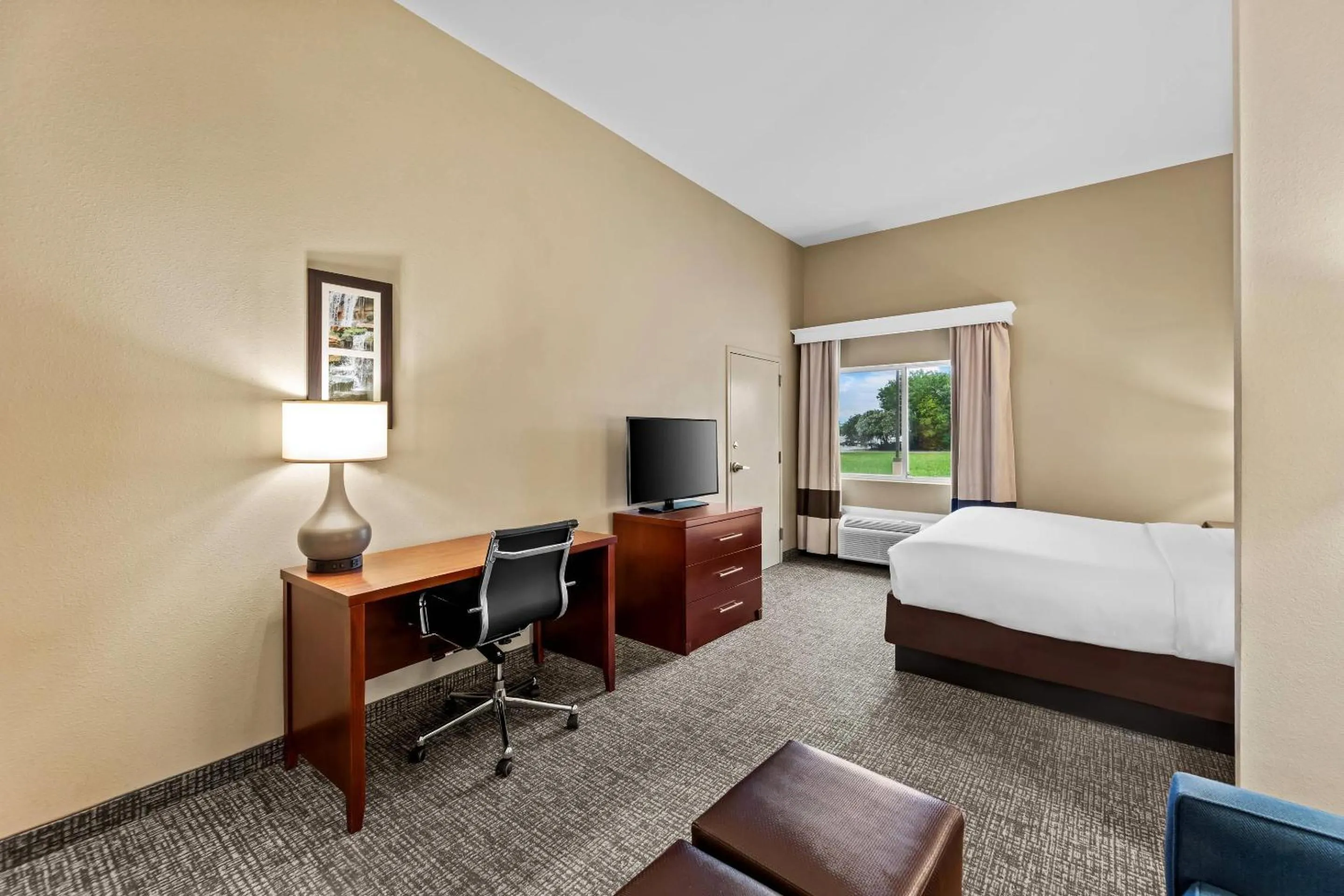 Bedroom in Comfort Inn & Suites Tuscumbia-Muscle Shoals