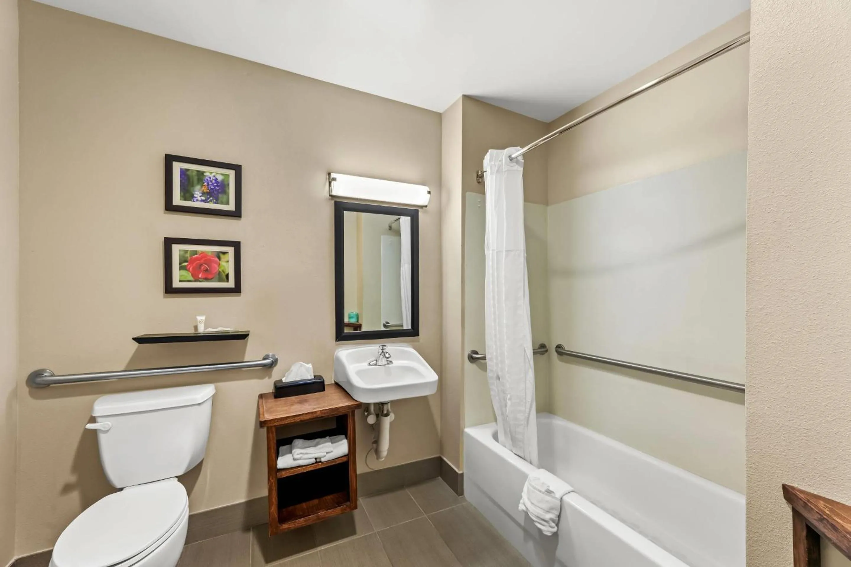 Bedroom in Comfort Inn & Suites Tuscumbia-Muscle Shoals