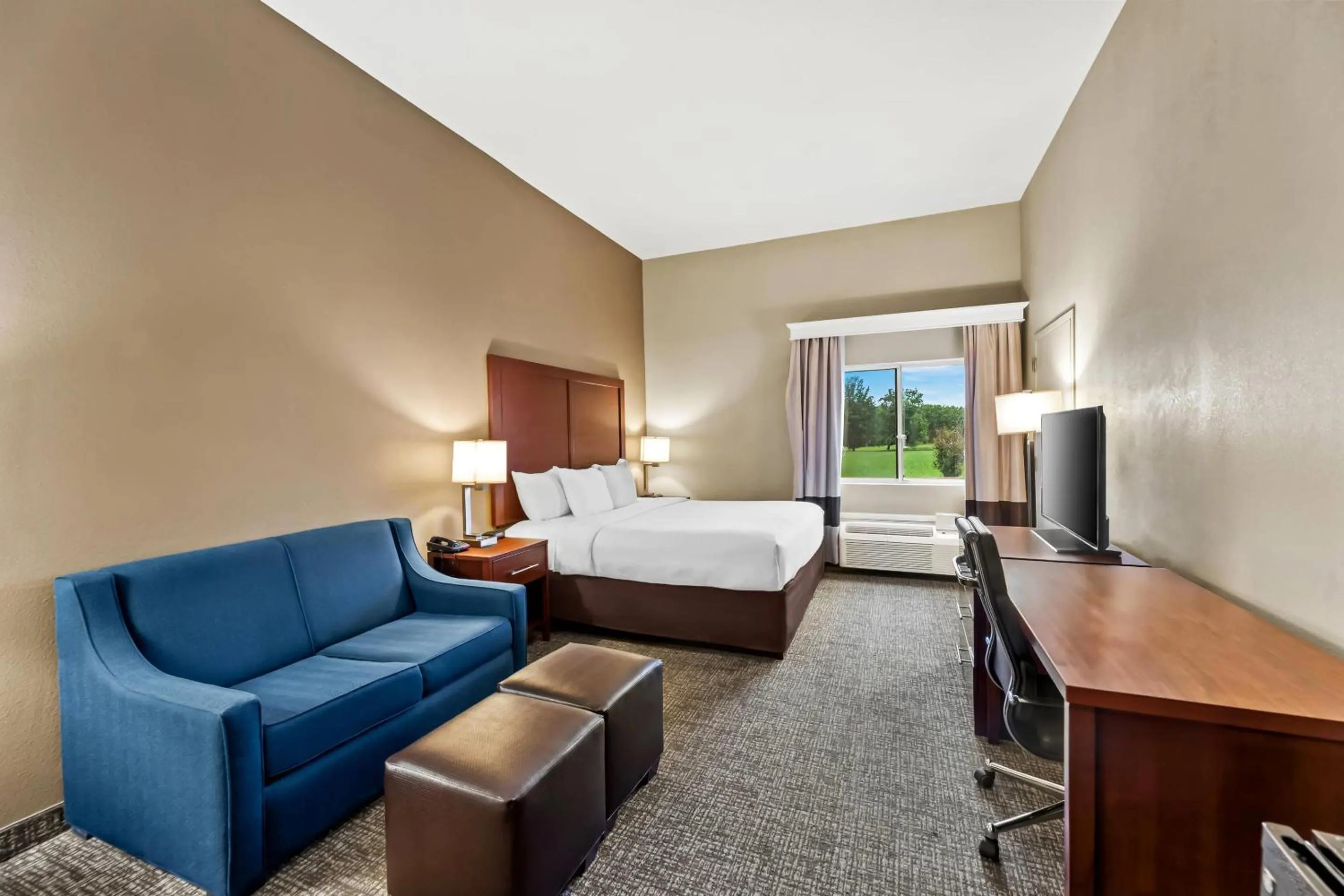 Bedroom in Comfort Inn & Suites Tuscumbia-Muscle Shoals