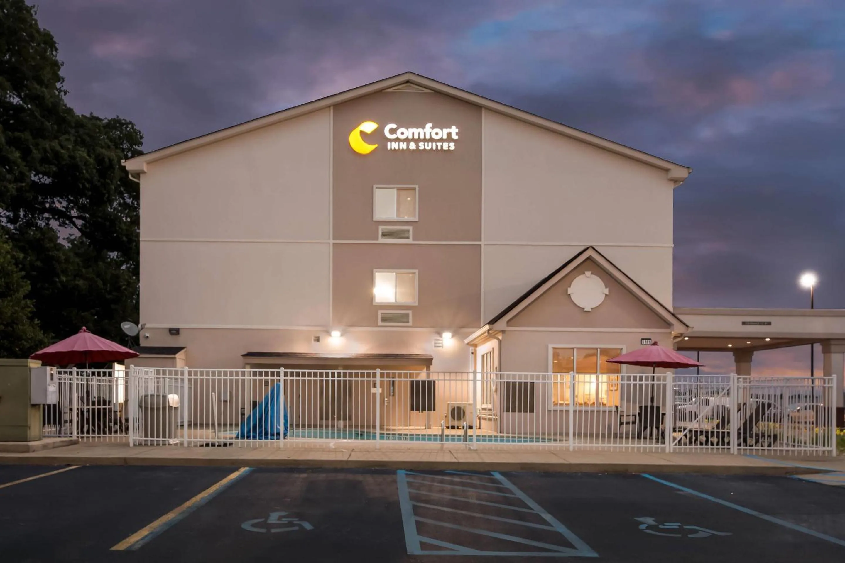 Property building in Comfort Inn & Suites Tuscumbia-Muscle Shoals