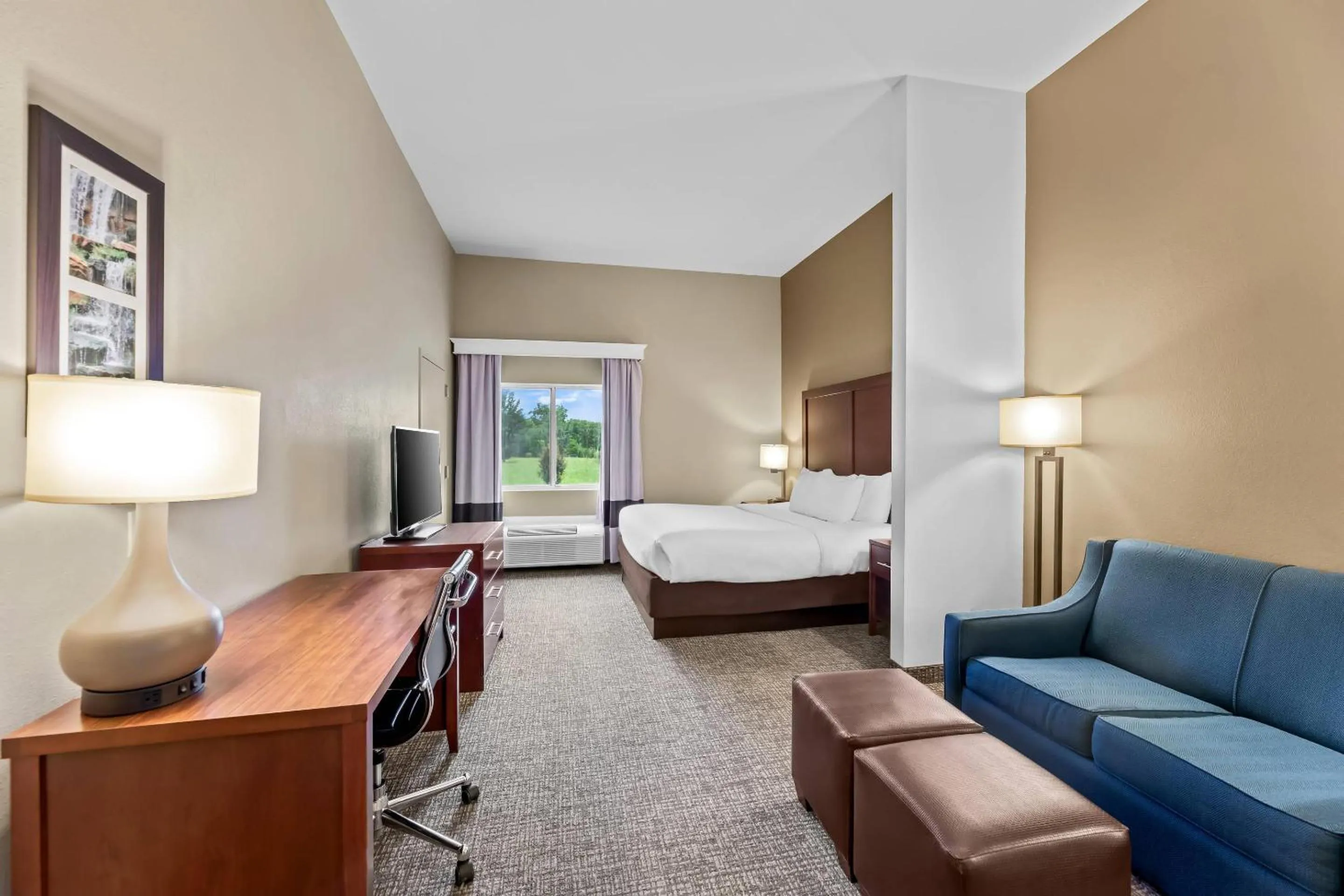 Bedroom in Comfort Inn & Suites Tuscumbia-Muscle Shoals