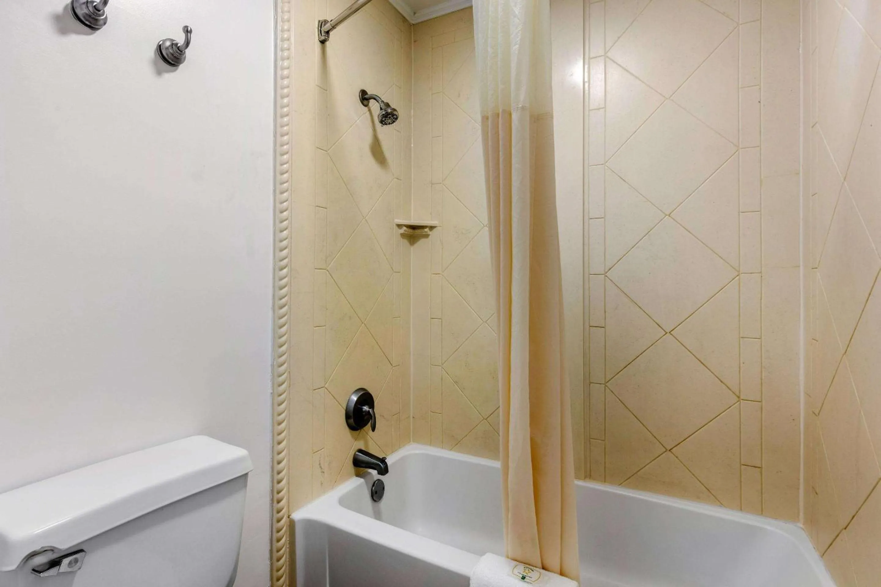 Photo of the whole room in Quality Inn Athens I-65 - Huntsville Area West