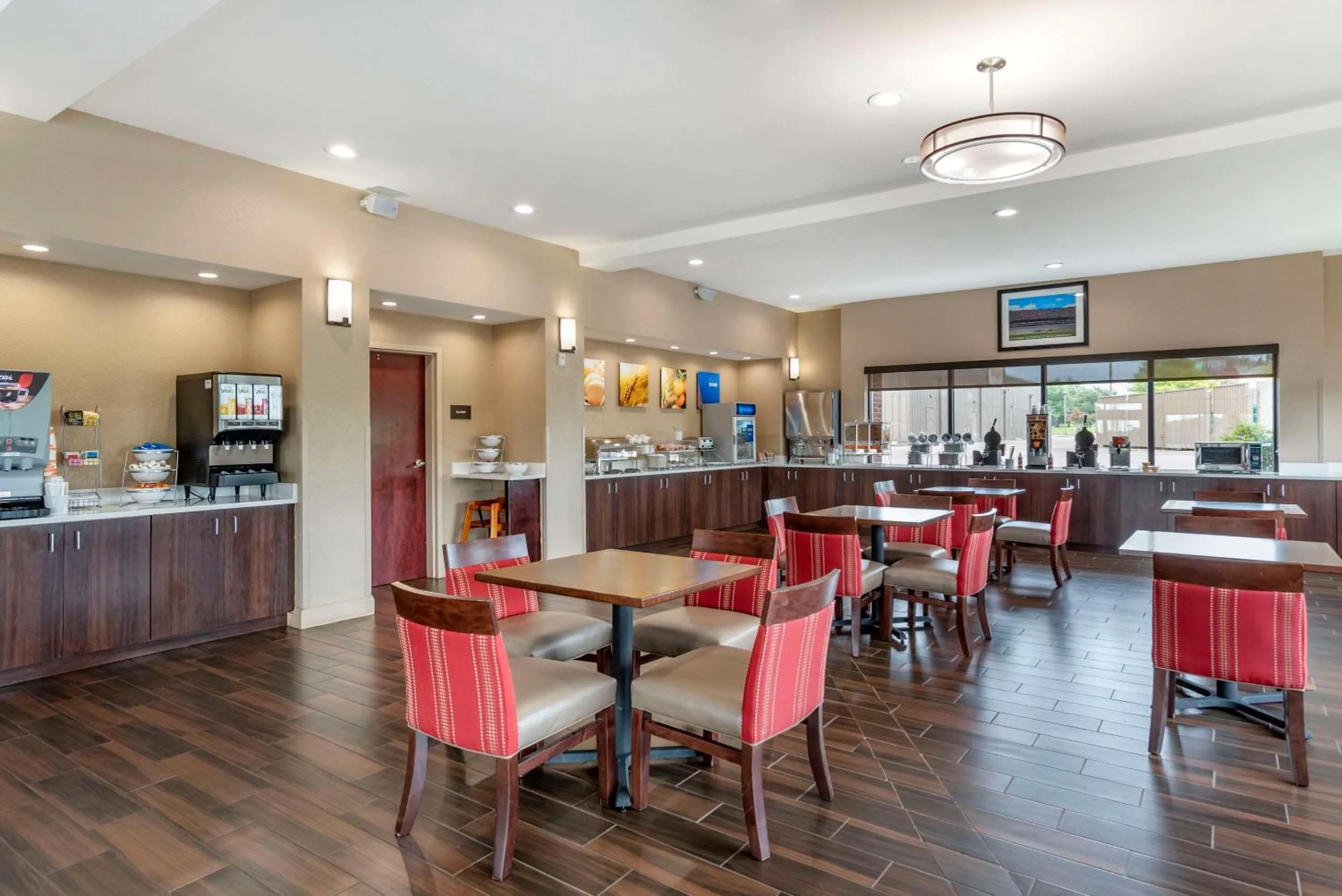 Breakfast in Comfort Suites Pell City near Logan Martin Lake