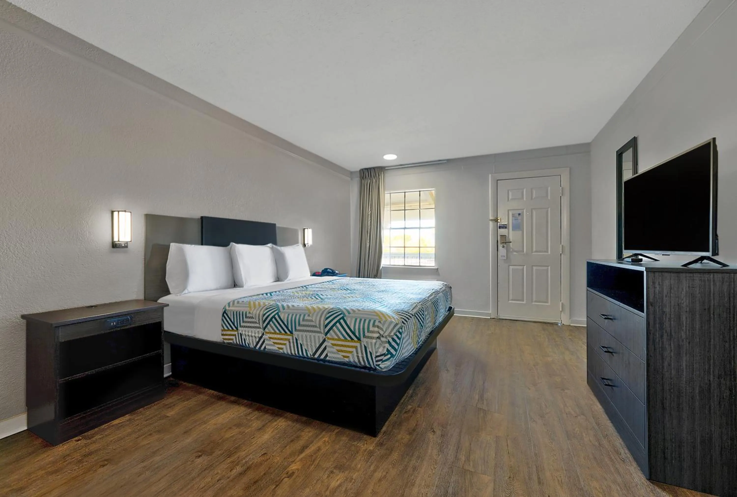 Bed in Motel 6 Montgomery, AL - Eastern Blvd.