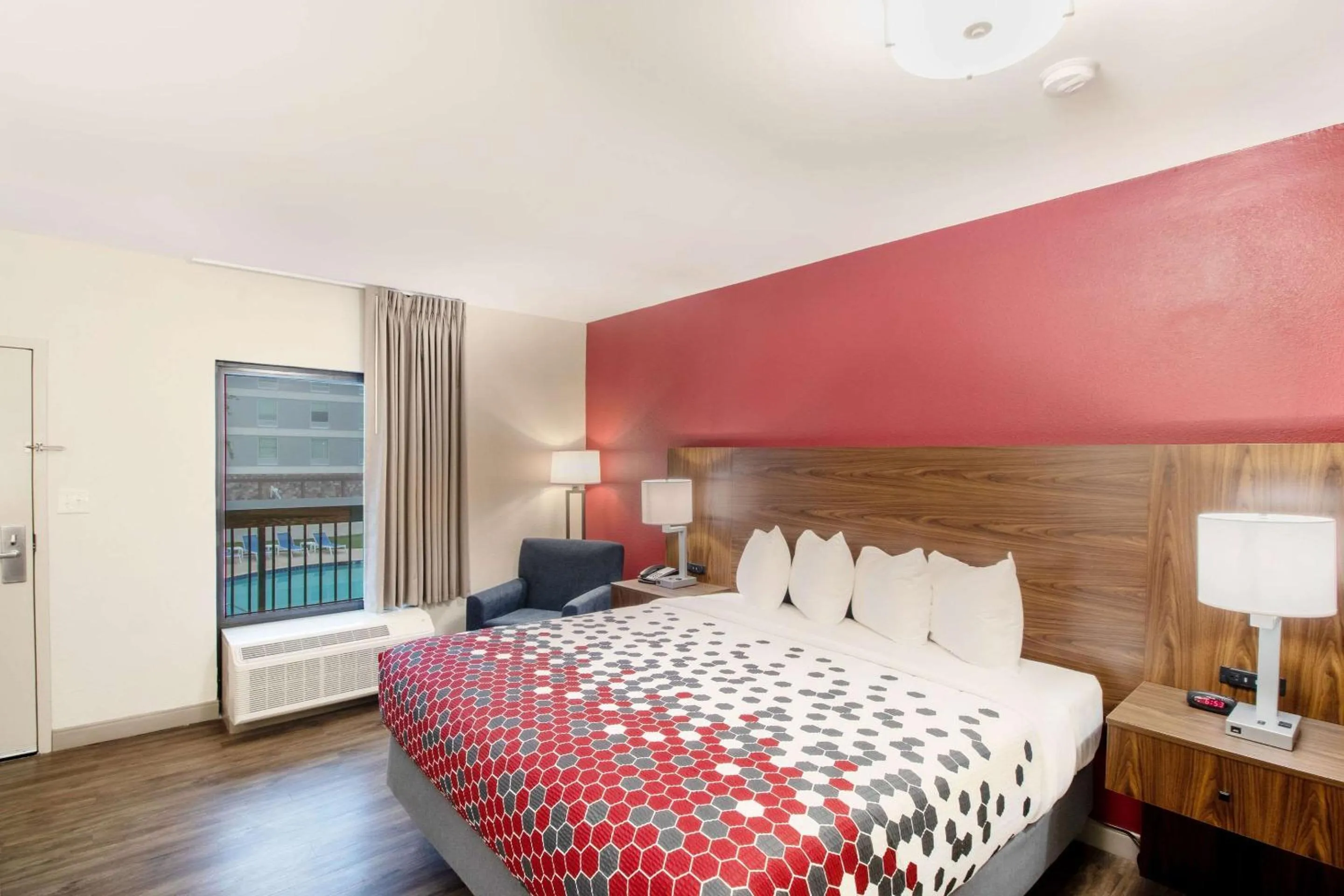 Bedroom, Bed in Econo Lodge Inn & Suites Foley-North Gulf Shores