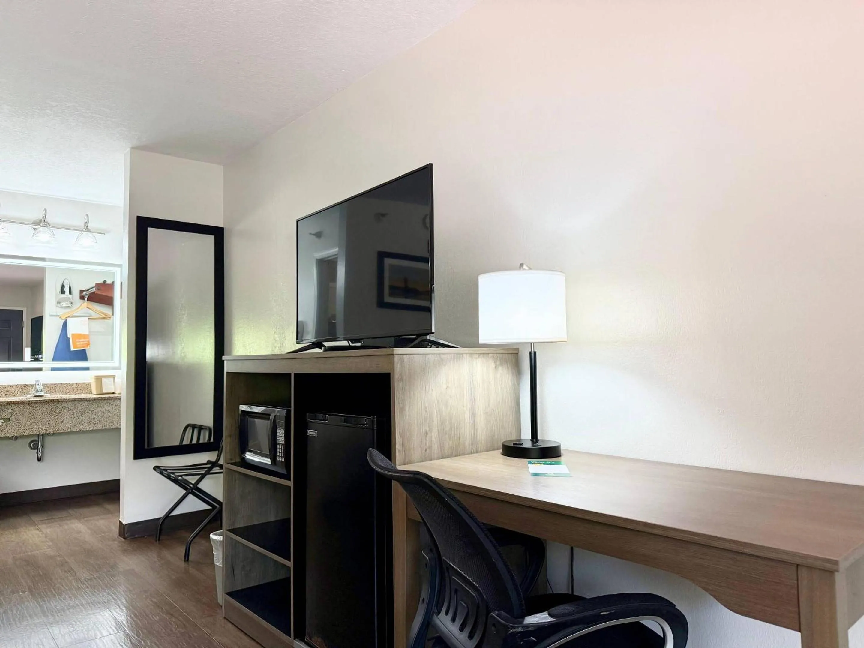 Bedroom in Quality Inn & Suites Greenville I-65