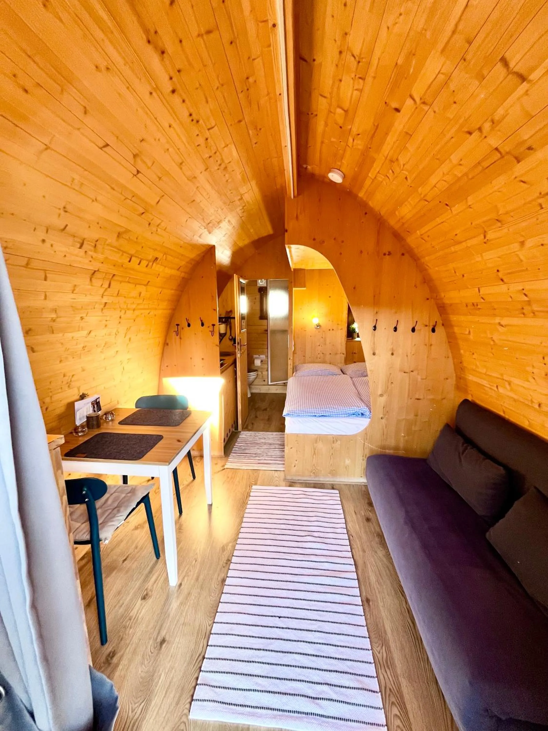 Living room, Bed in Hüttendorf Fränkische Schweiz