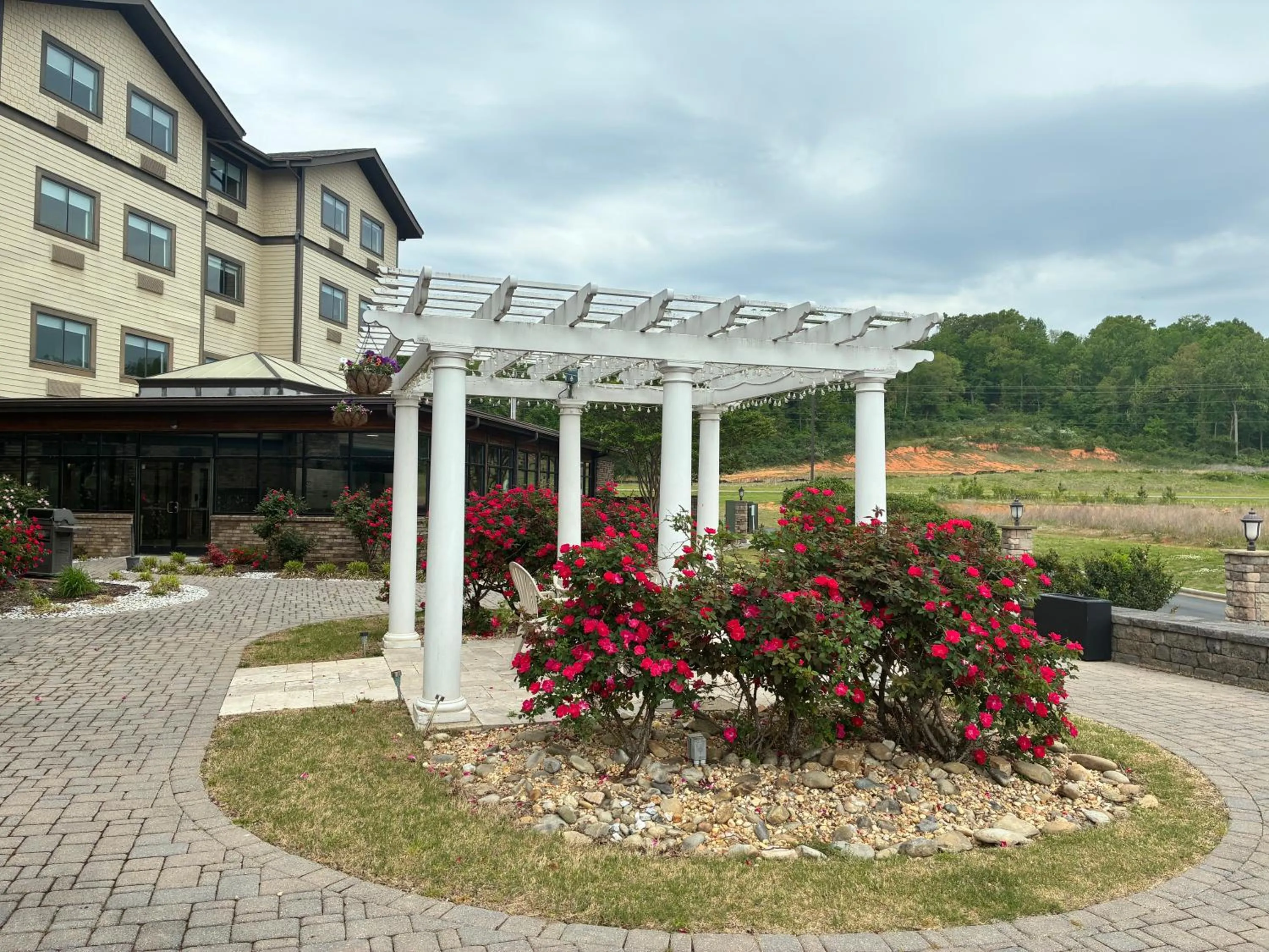 Garden in Comfort Inn & Suites Near Lake Guntersville