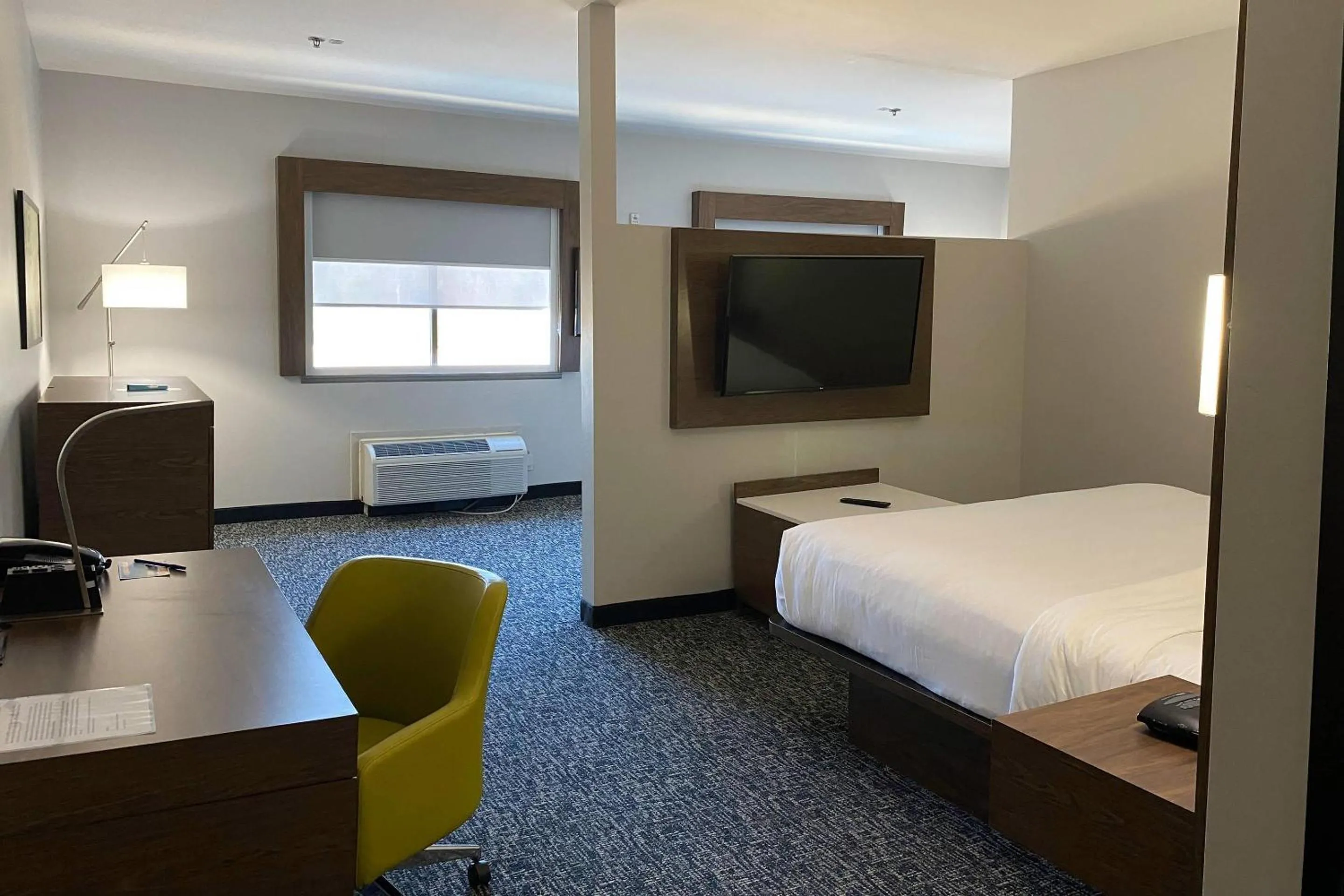 Bedroom, Bed in Comfort Inn & Suites Near Lake Guntersville