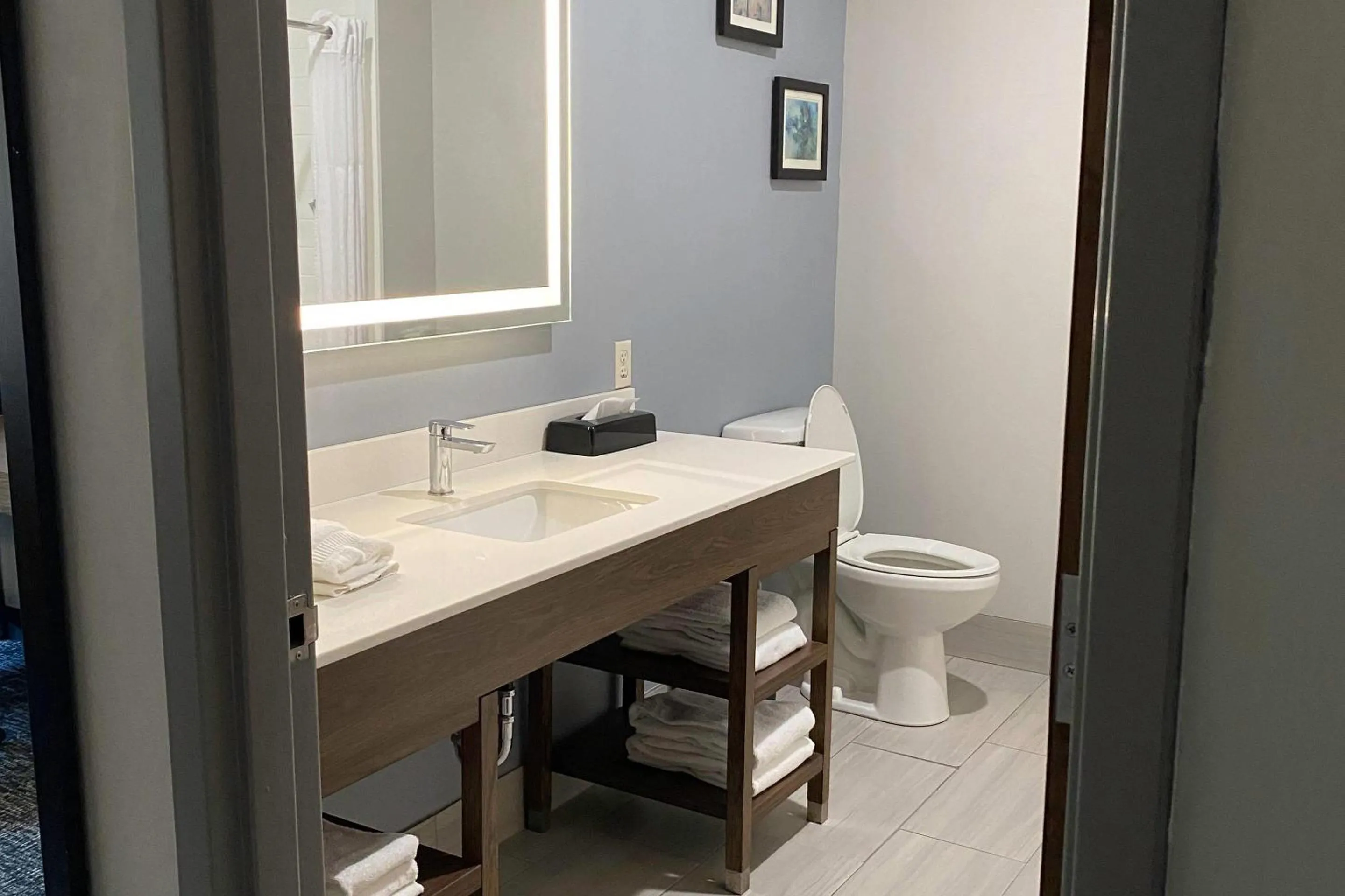 Bedroom in Comfort Inn & Suites Near Lake Guntersville