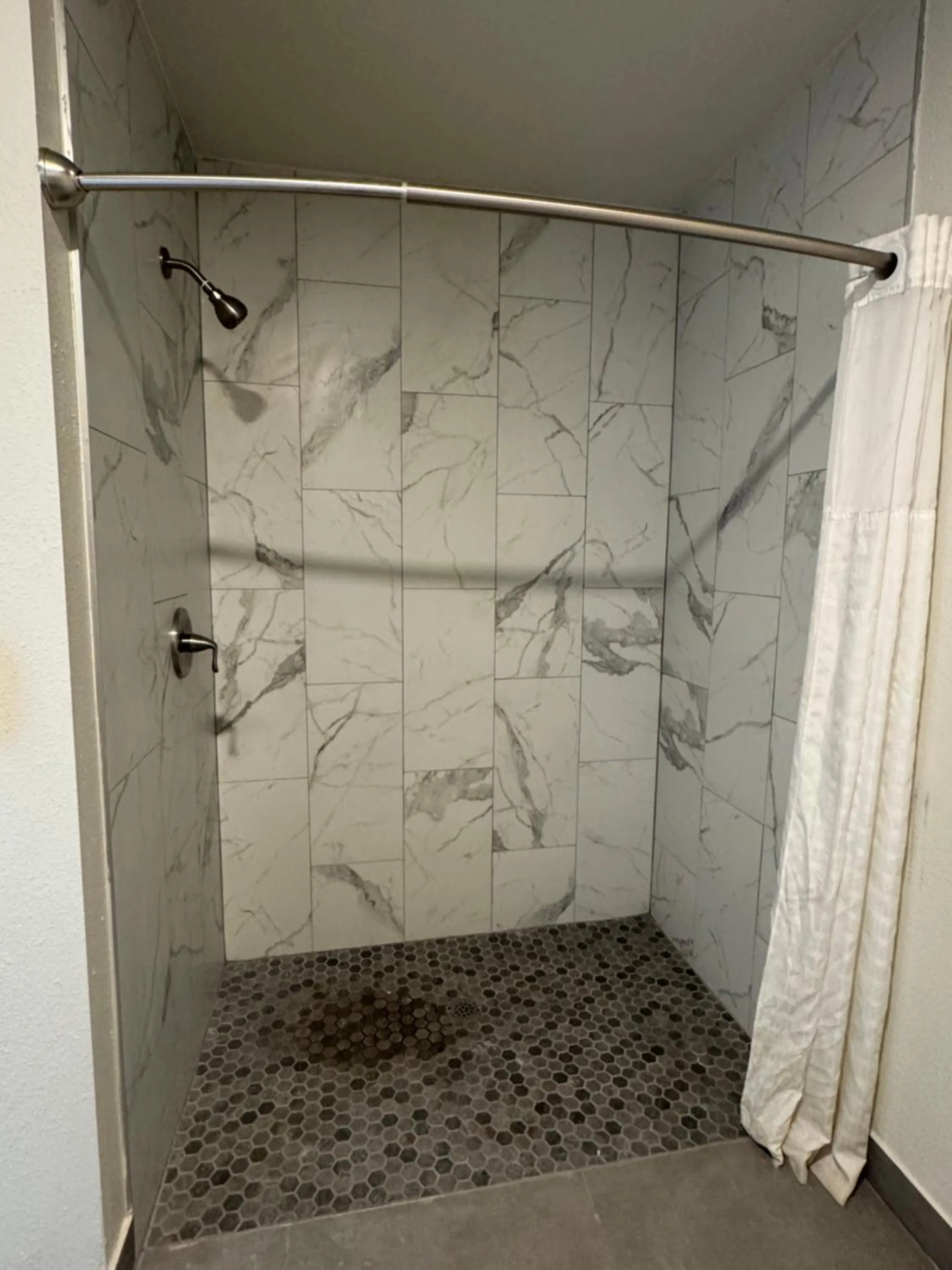 Shower in Clarion Inn & Suites Dothan South