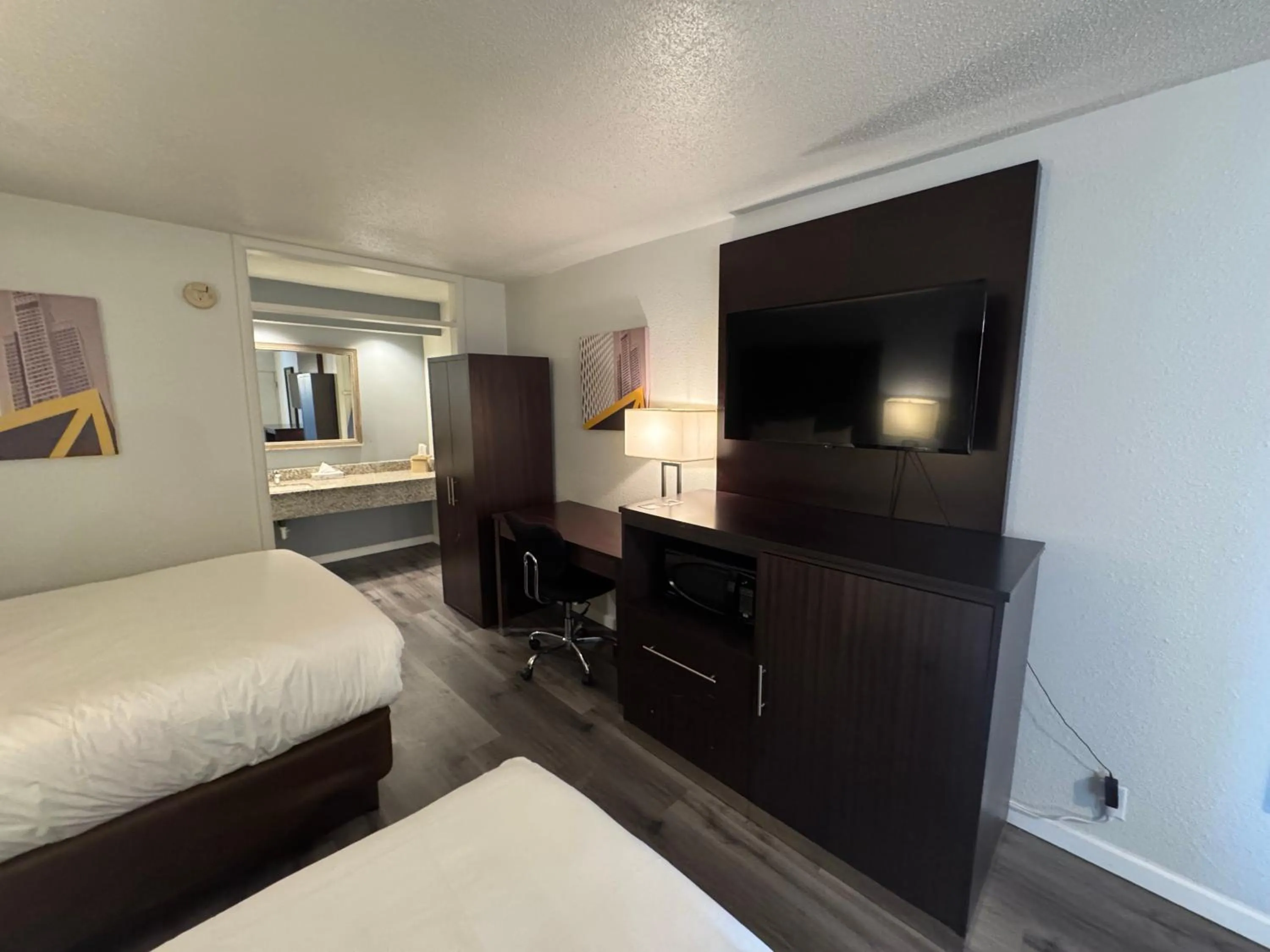 Bed in Clarion Inn & Suites Dothan South