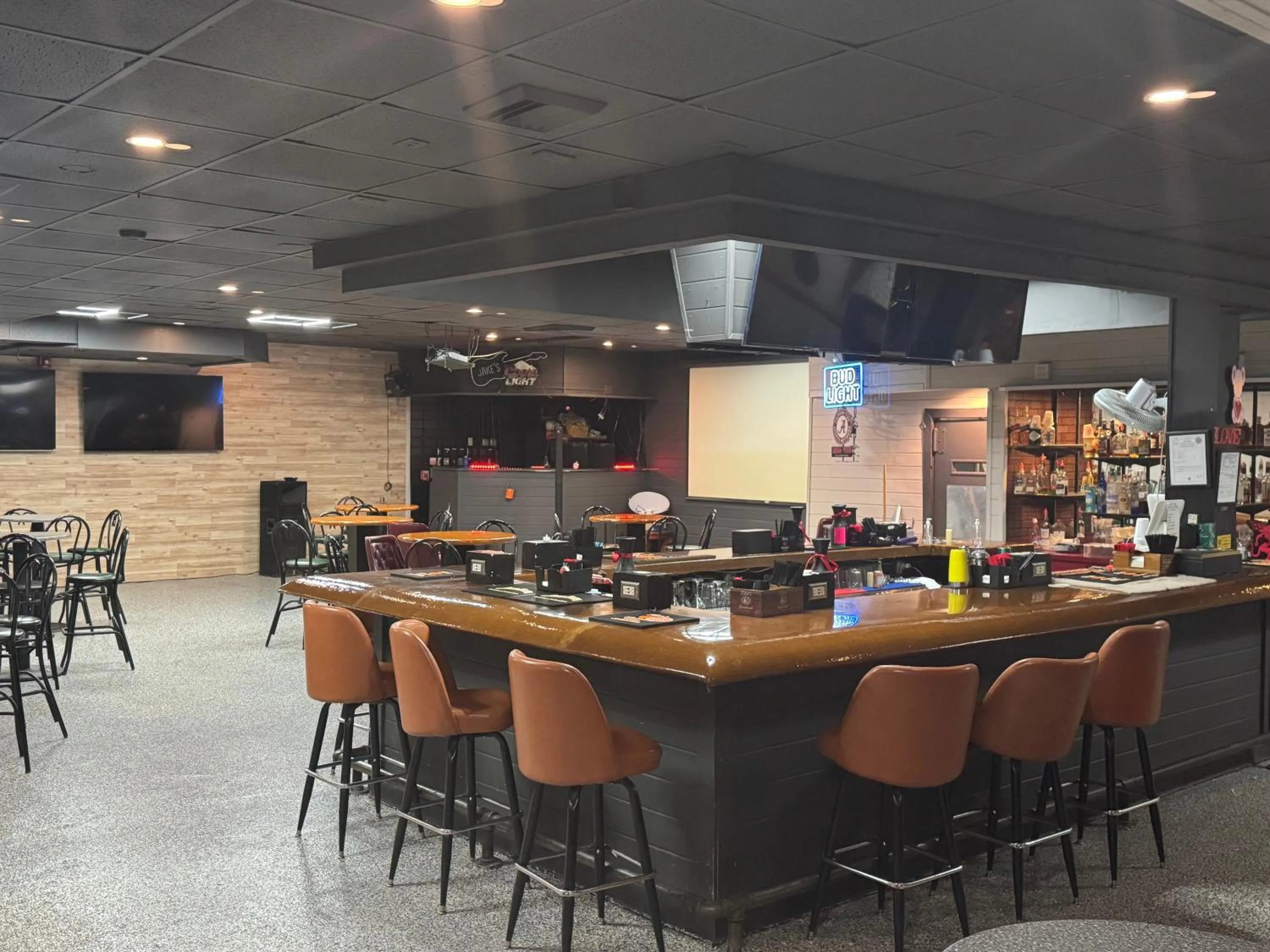 Lounge or bar in Clarion Inn & Suites Dothan South