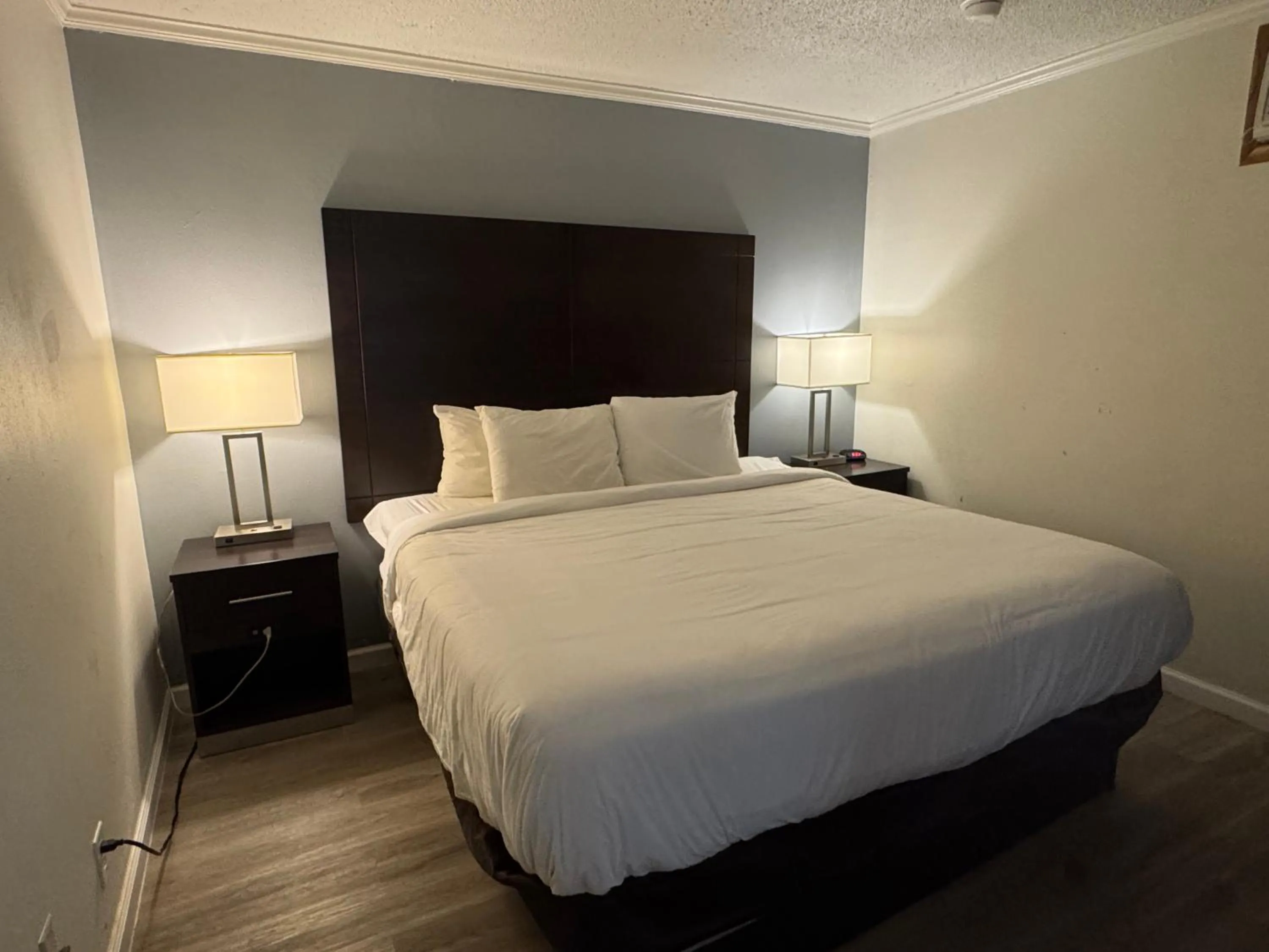 Bed in Clarion Inn & Suites Dothan South