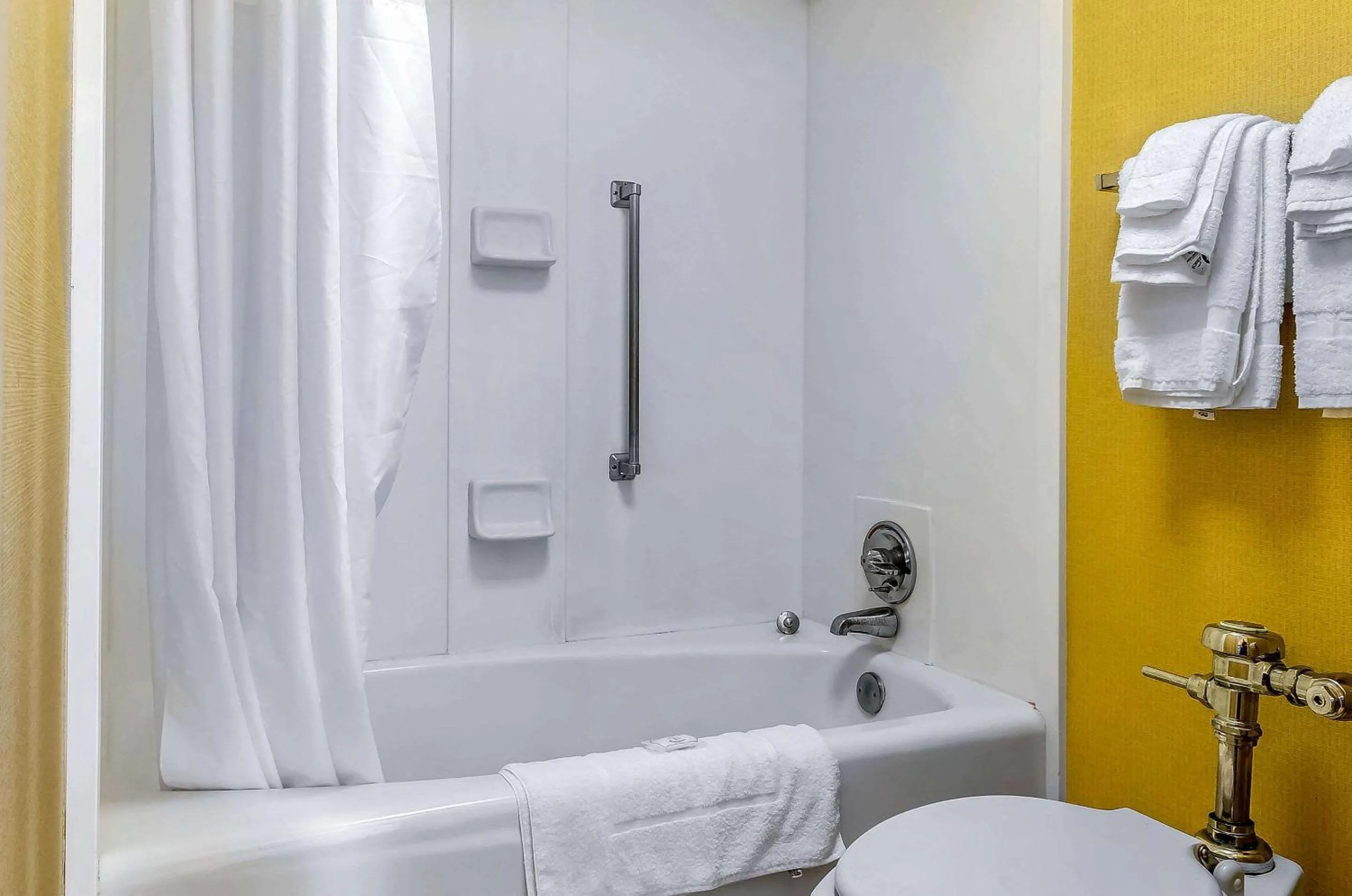 Bedroom in Quality Inn University Area