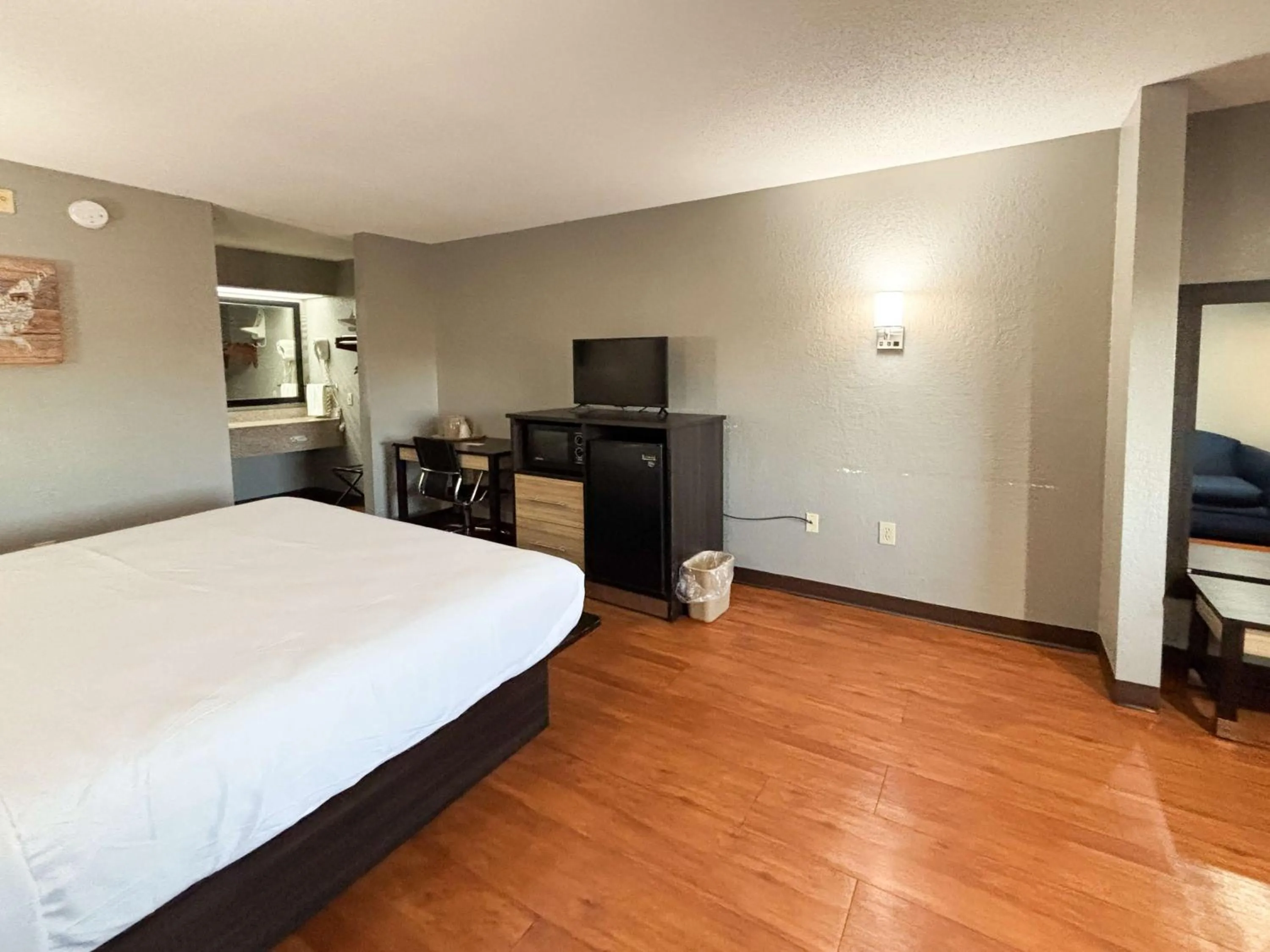 Bedroom, Bed in Motel 6 Prattville AL